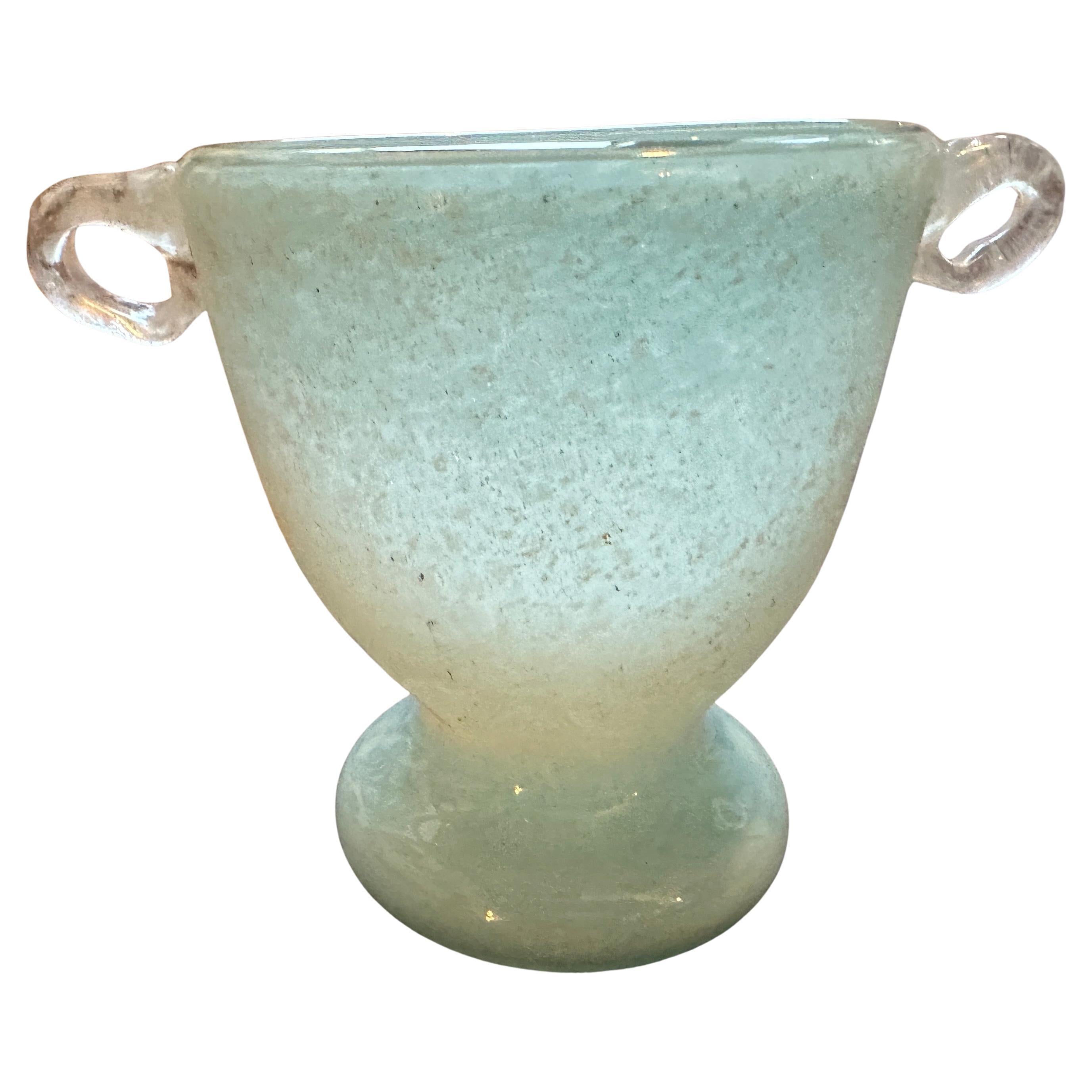 1970er Modernistische Vase aus türkisem und weißem Scavo Murano Glas von Seguso im Angebot