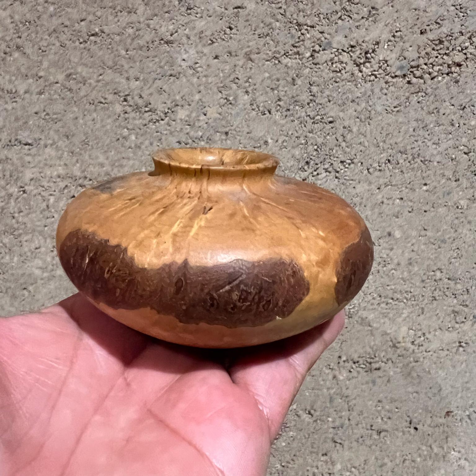 Jarrón modernista de los años 70 Madera de abedul y burl en venta 4