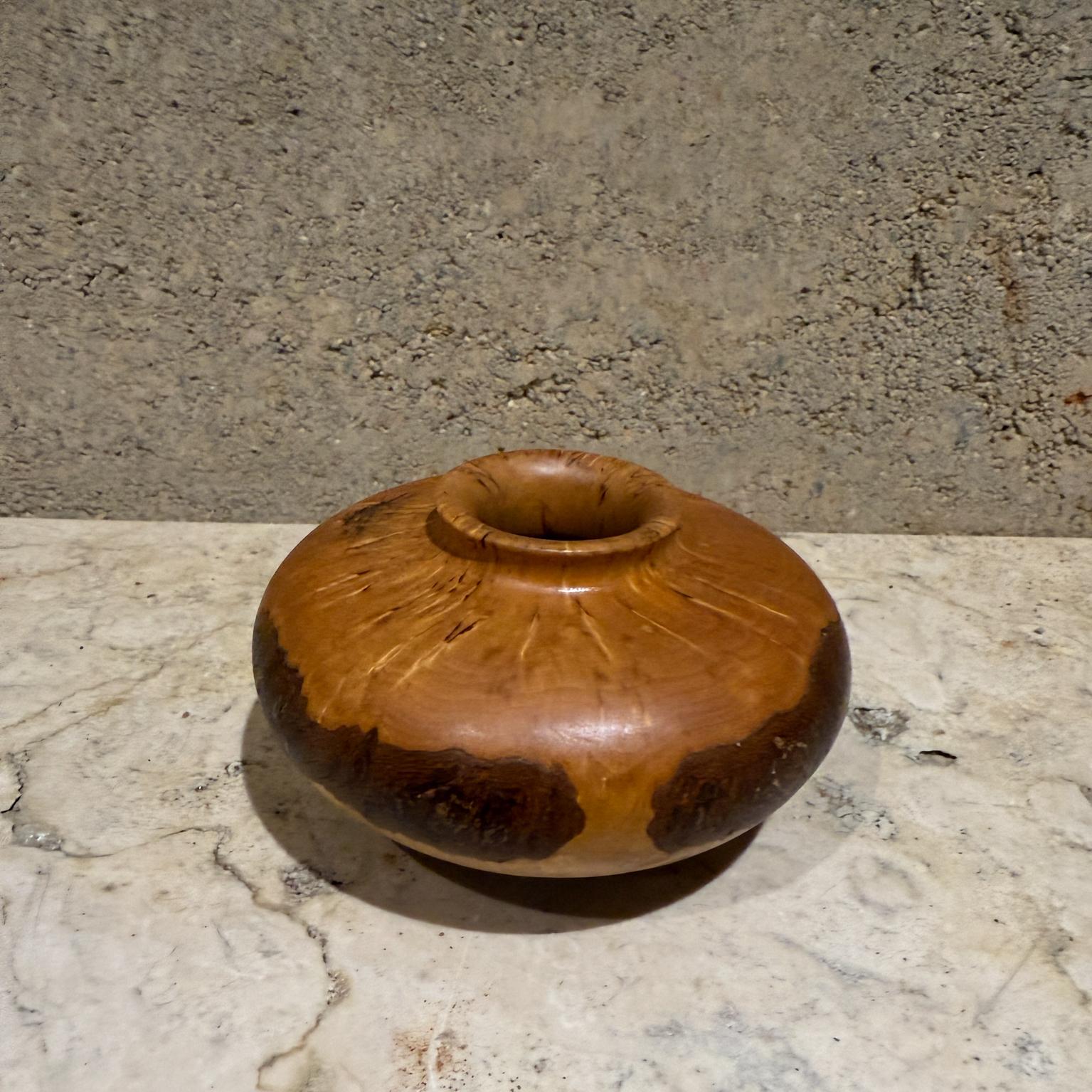 Jarrón modernista de los años 70 Madera de abedul y burl en venta 3
