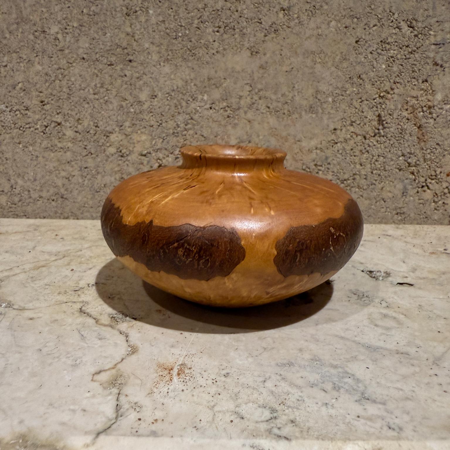 Jarrón modernista de los años 70 Madera de abedul y burl en venta 4