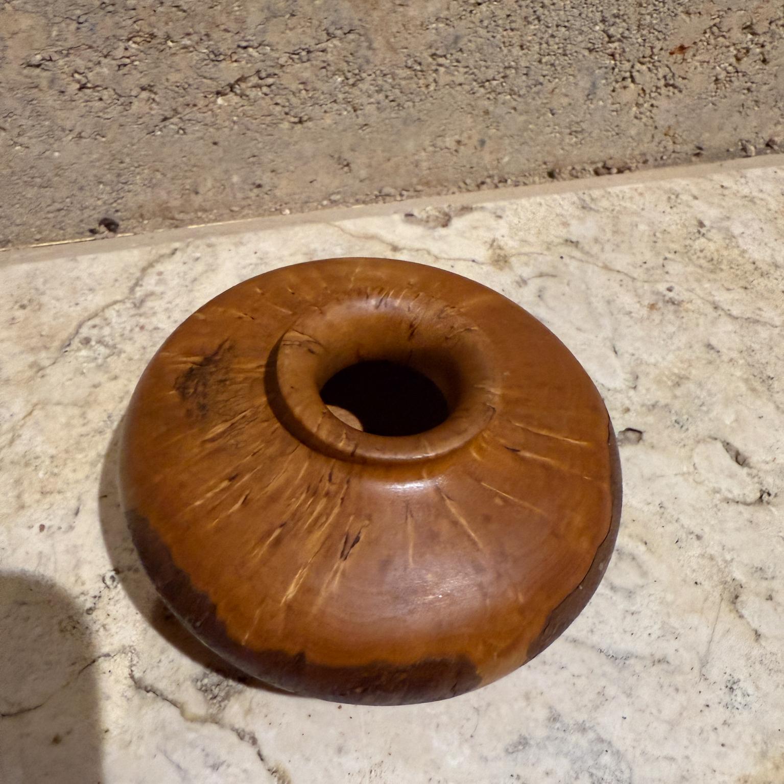 Jarrón modernista de los años 70 Madera de abedul y burl en venta 6