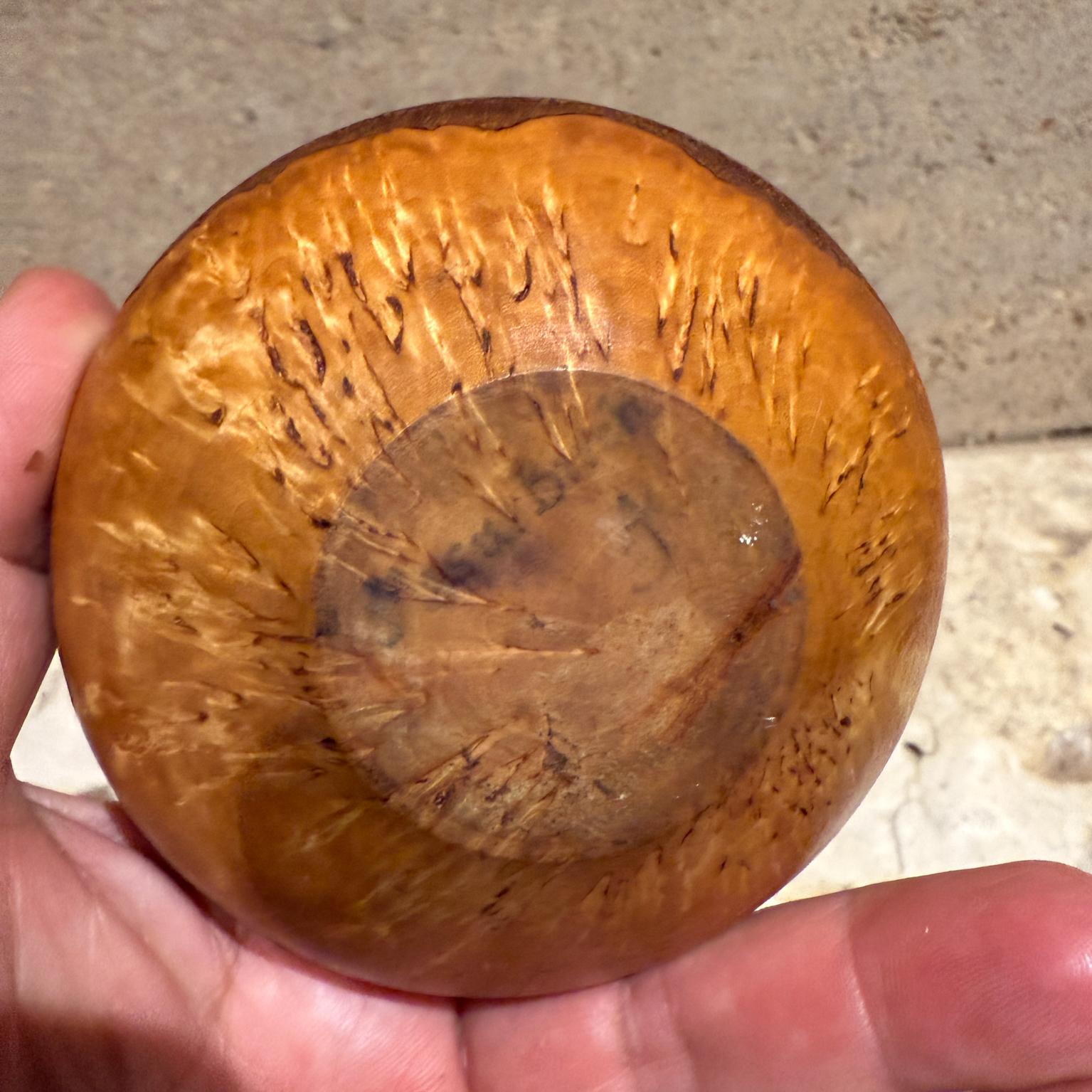 Jarrón modernista de los años 70 Madera de abedul y burl en venta 8