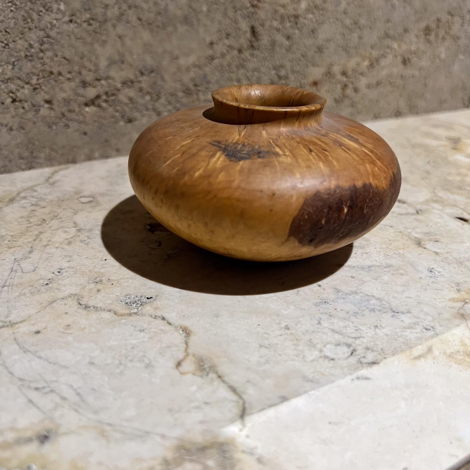 Jarrón modernista de los años 70 Madera de abedul y burl Moderno de mediados de siglo en venta