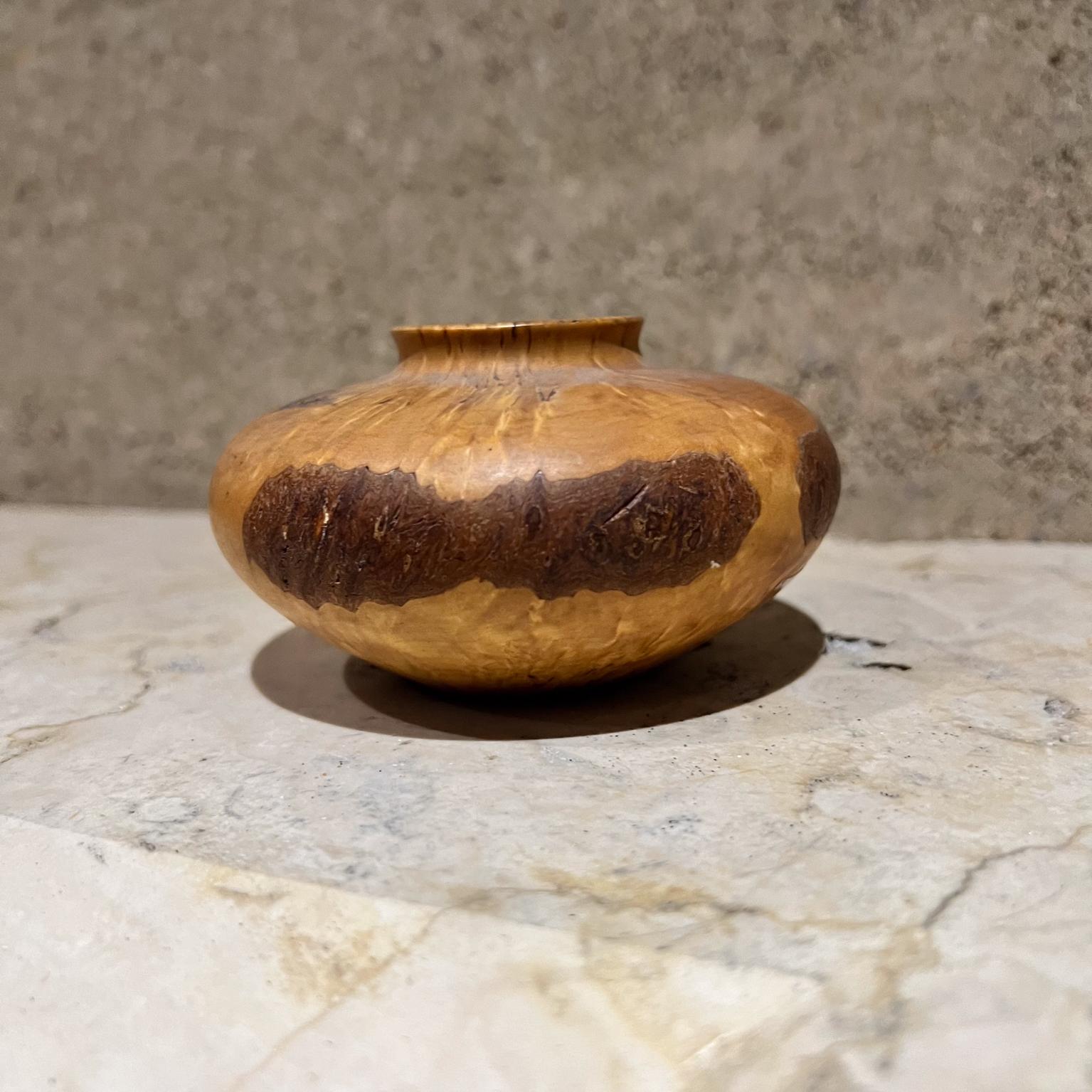 Jarrón modernista de los años 70 Madera de abedul y burl siglo XX en venta