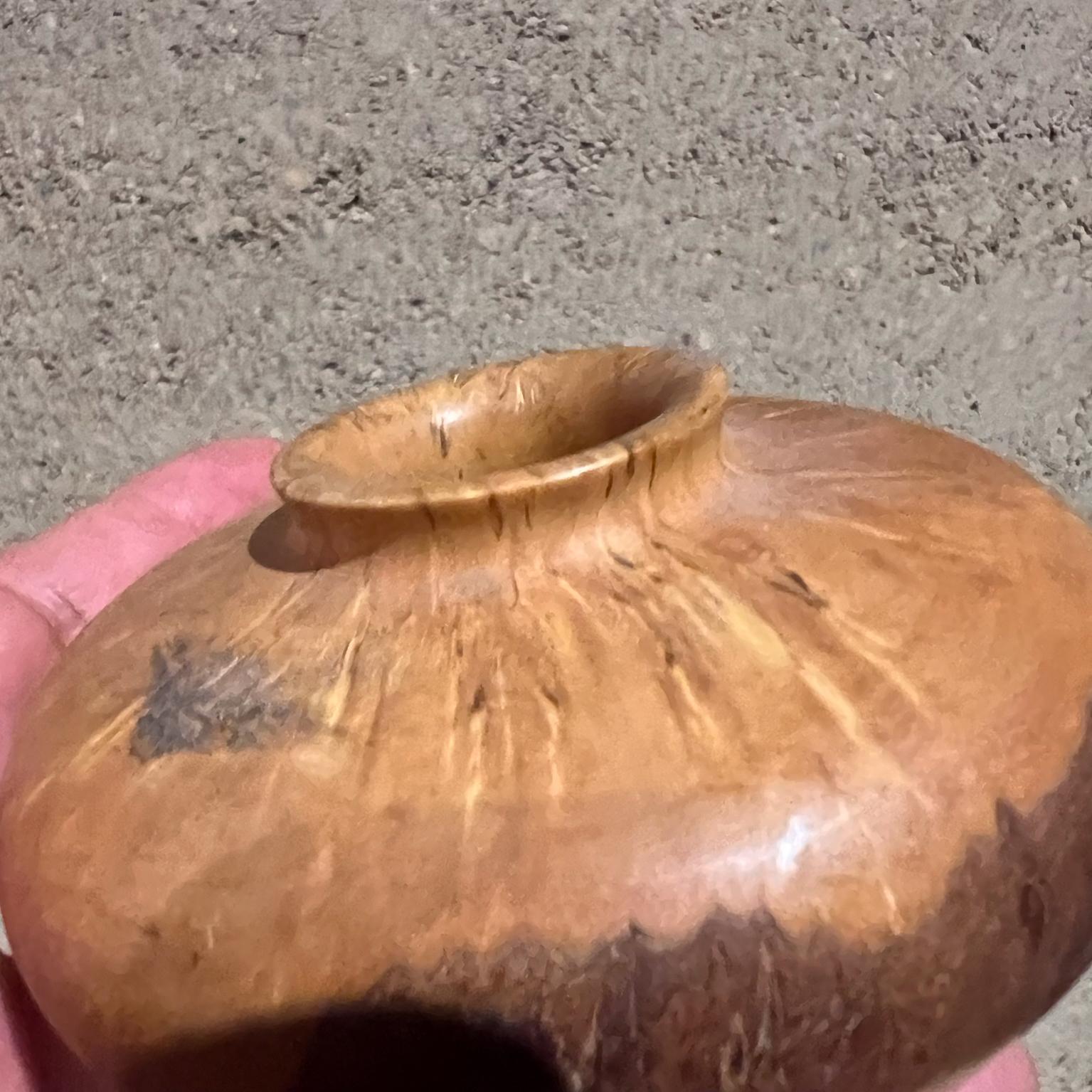 Jarrón modernista de los años 70 Madera de abedul y burl en venta 1