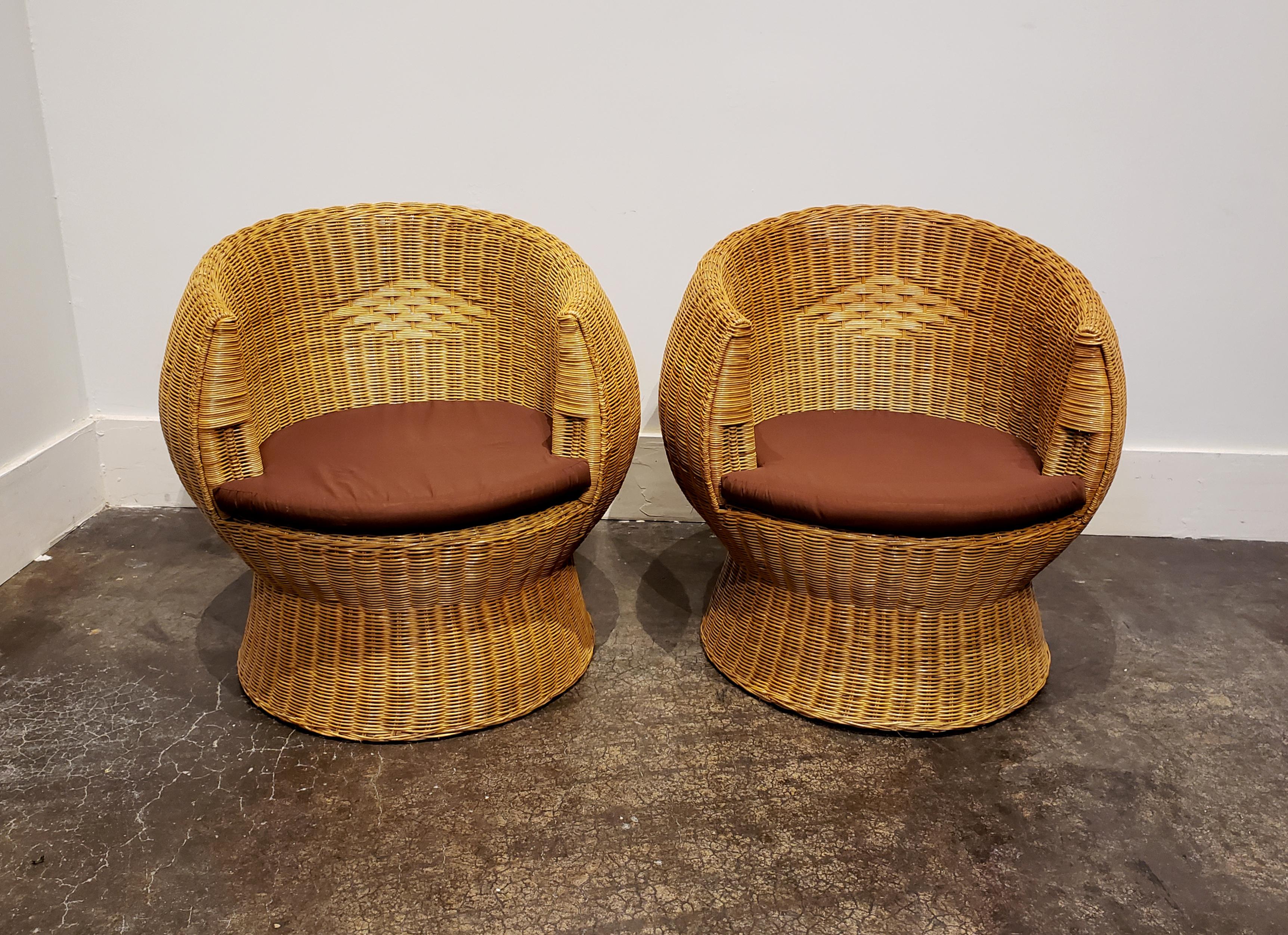 Mid-Century Modern 1970s Modernist Wicker Patio Set with Two Lounge Chairs and One Side Table