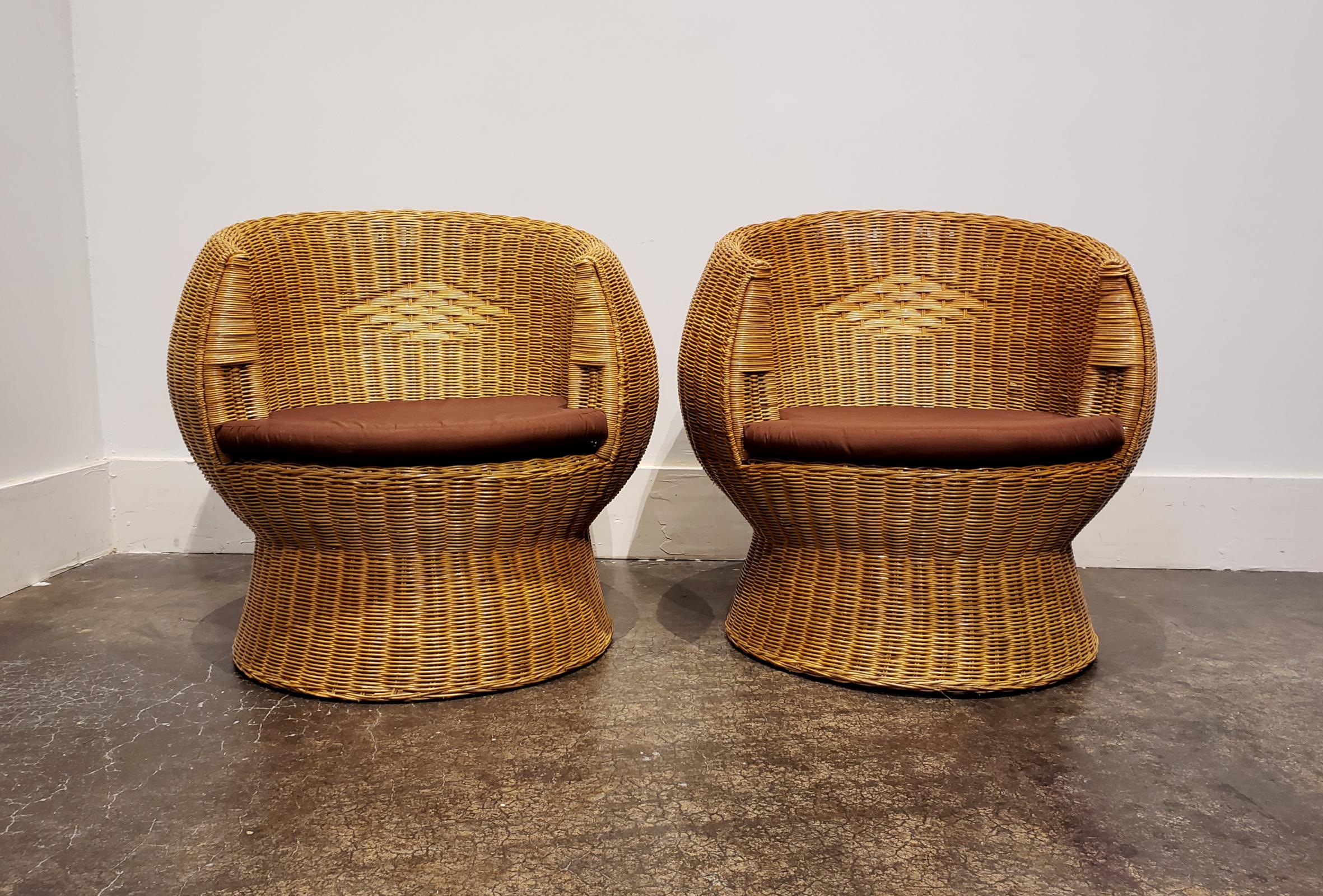 American 1970s Modernist Wicker Patio Set with Two Lounge Chairs and One Side Table