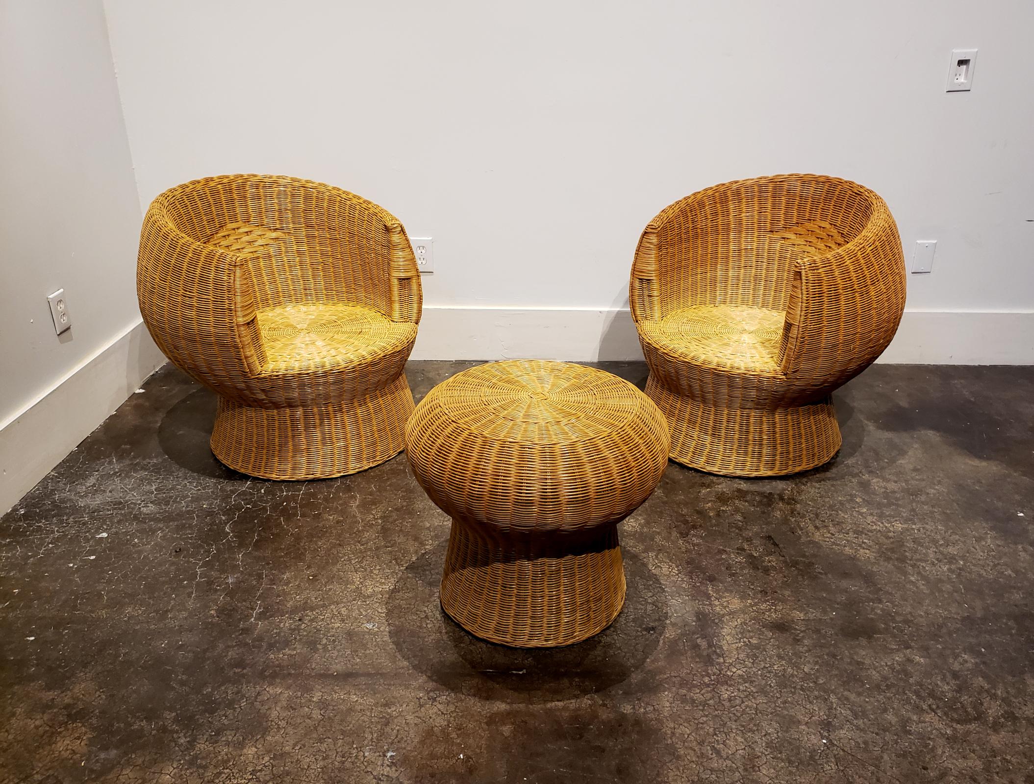 1970s Modernist Wicker Patio Set with Two Lounge Chairs and One Side Table 1