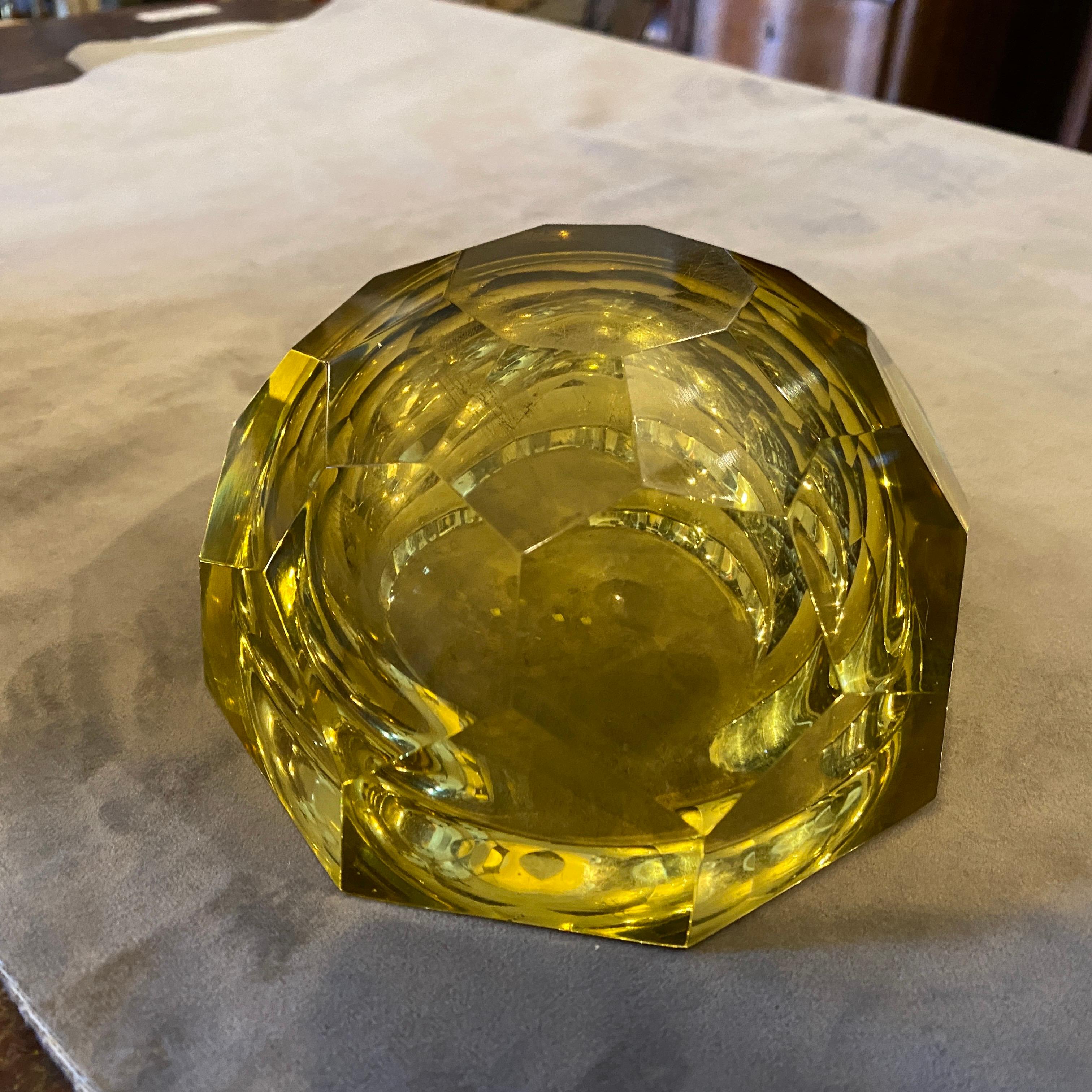 1970s Modernist Yellow Lemon Faceted Murano Glass Ashtray by Seguso In Good Condition In Aci Castello, IT