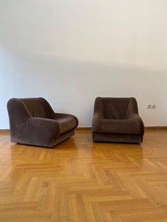 Divano modulare 2 x sedie da salotto degli anni '70, stile aviotrasportato, poltrone in Italia con segni di invecchiamento