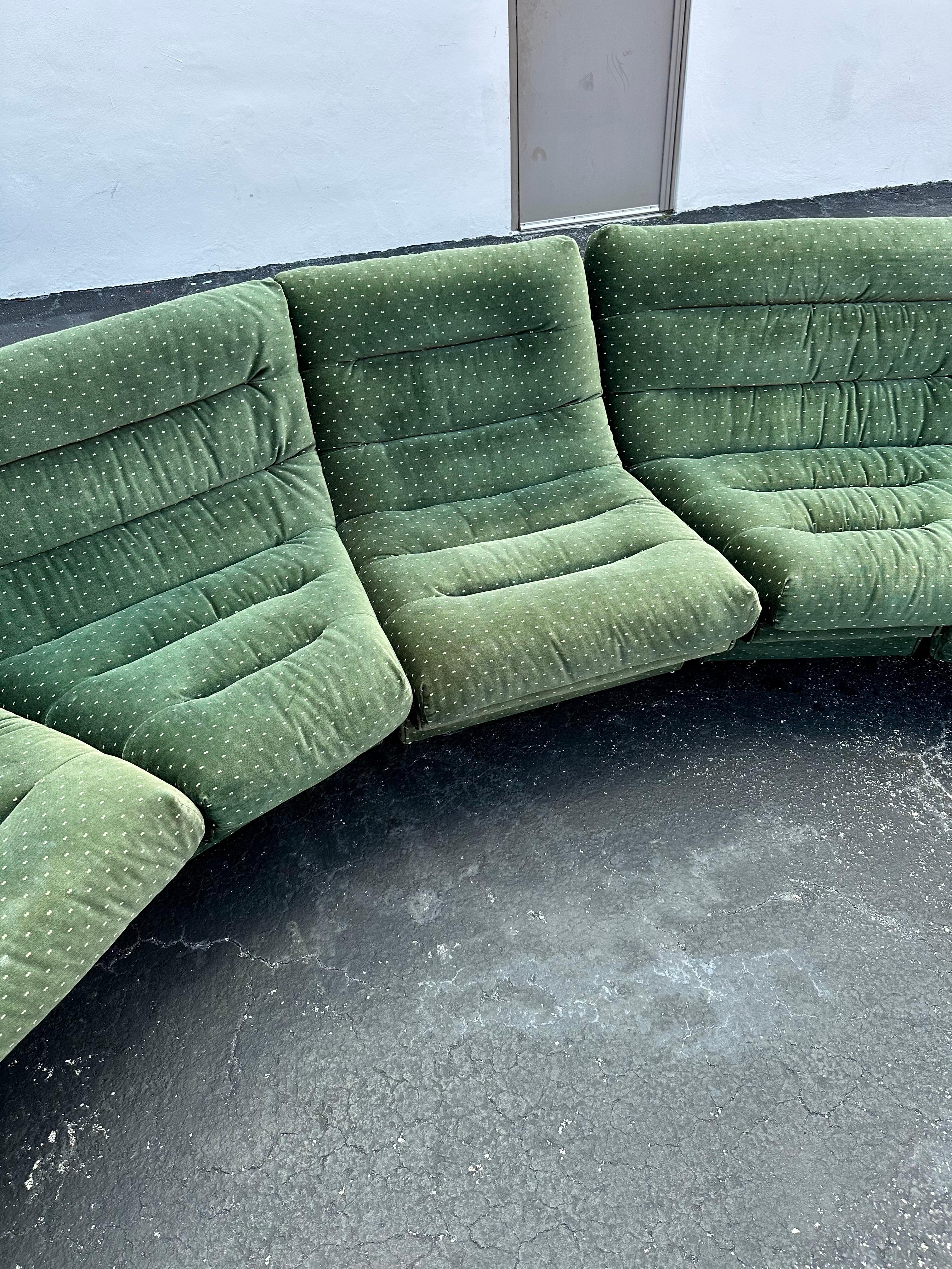 1970s Modular Immaculate Curved Forest Green Chaise Sectional, Set of 8 For Sale 4
