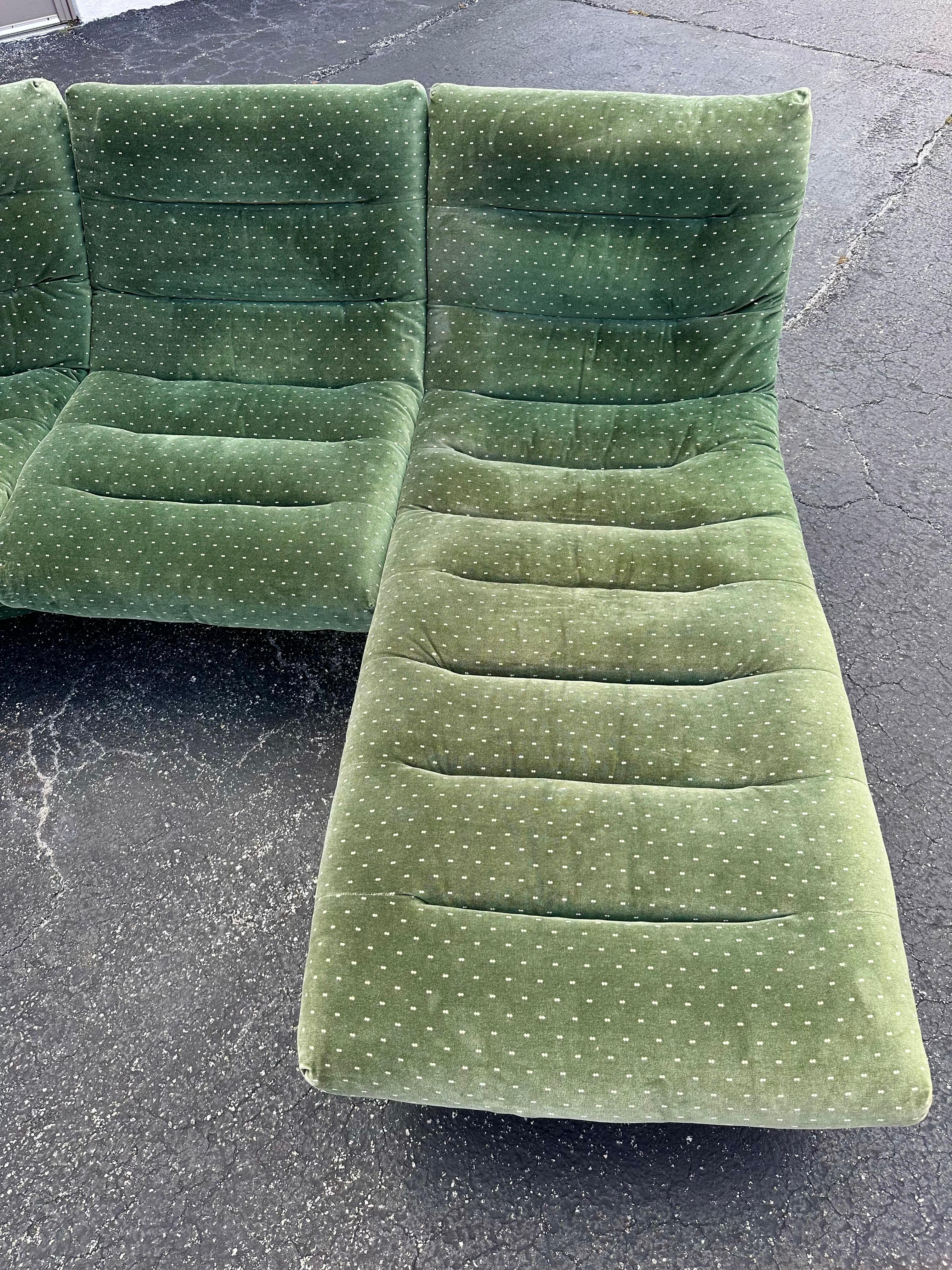 1970s Modular Immaculate Curved Forest Green Chaise Sectional, Set of 8 For Sale 6