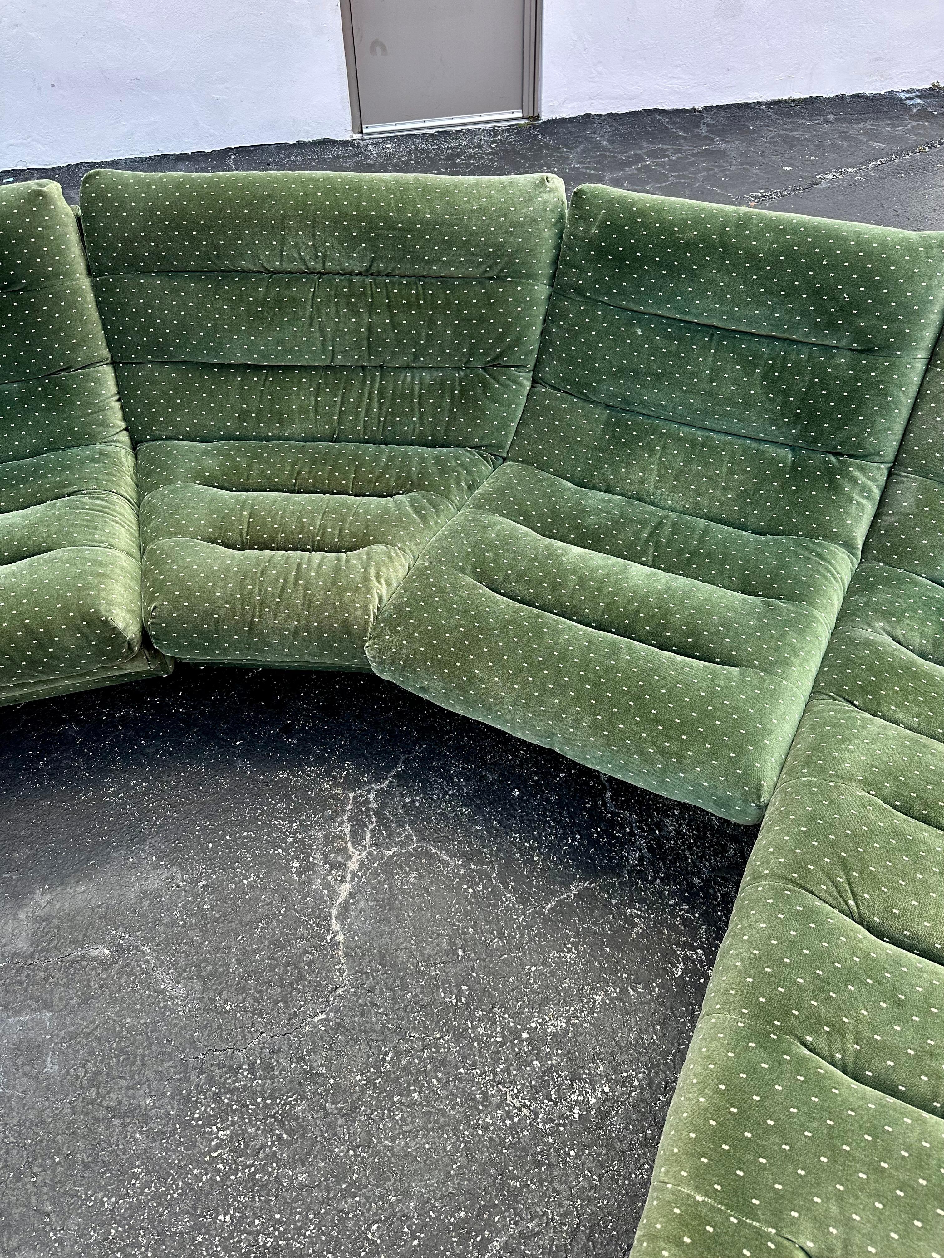 1970s Modular Immaculate Curved Forest Green Chaise Sectional, Set of 8 For Sale 7