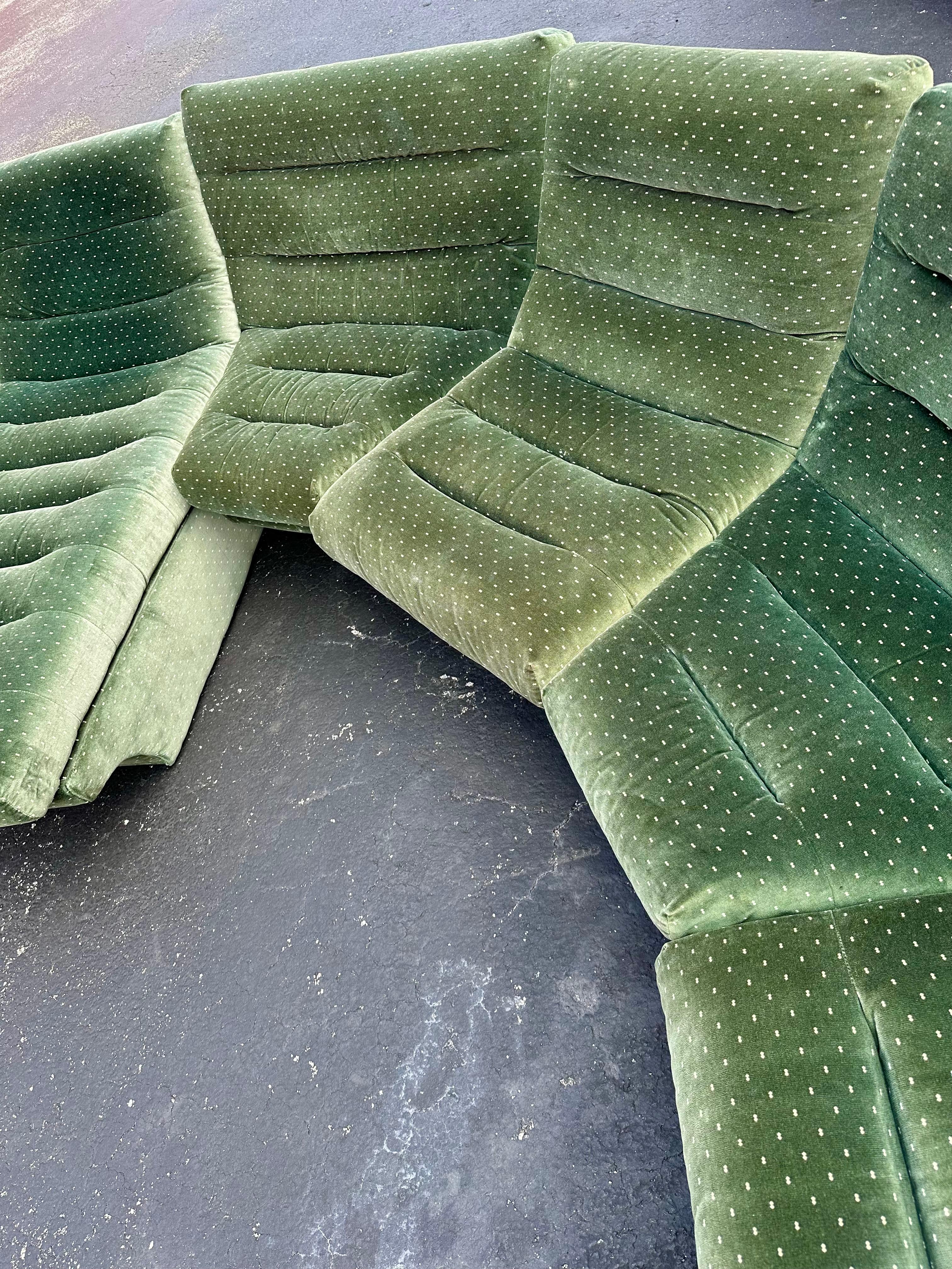 1970s Modular Immaculate Curved Forest Green Chaise Sectional, Set of 8 For Sale 9
