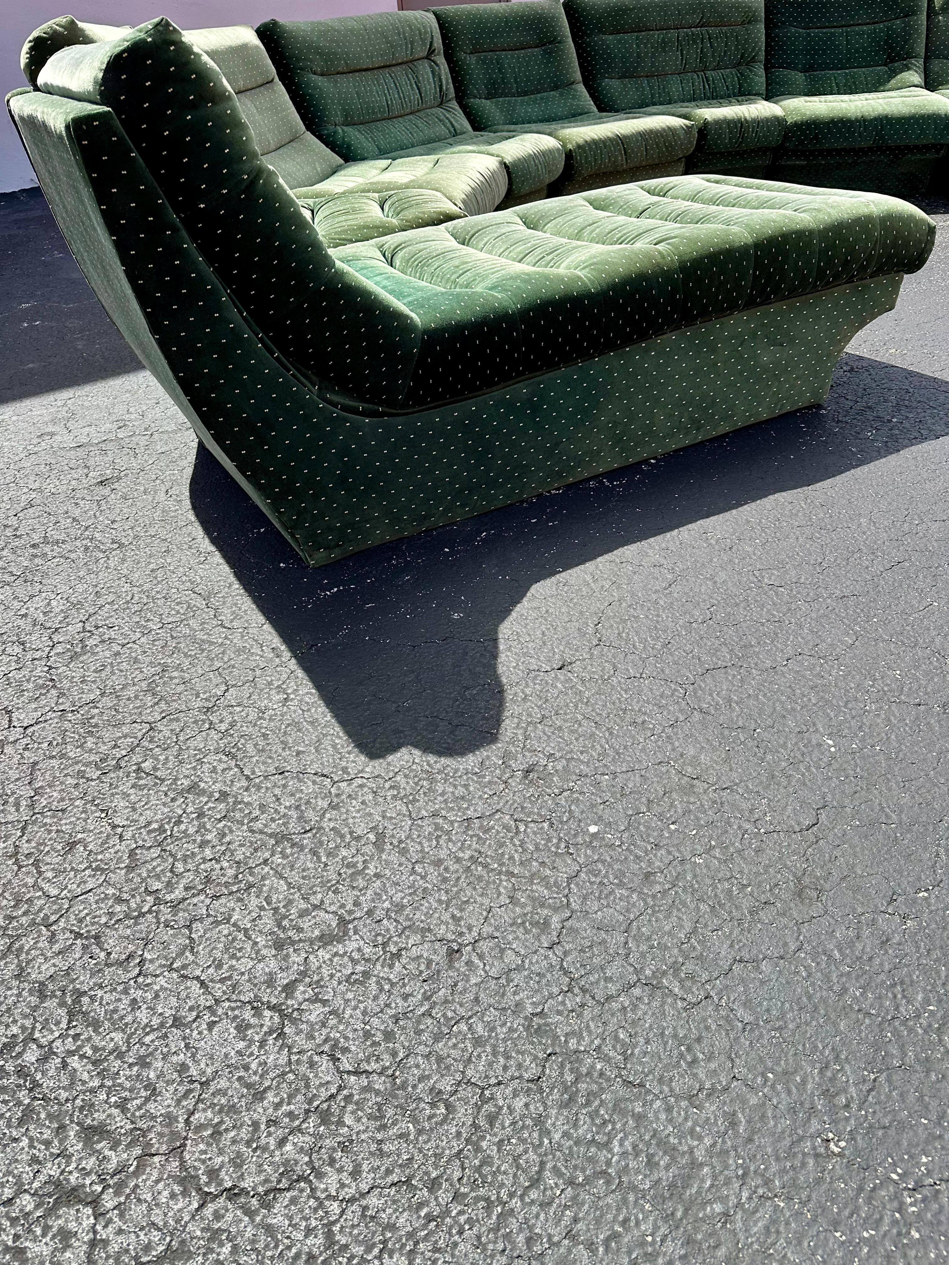 1970s Modular Immaculate Curved Forest Green Chaise Sectional, Set of 8 For Sale 10
