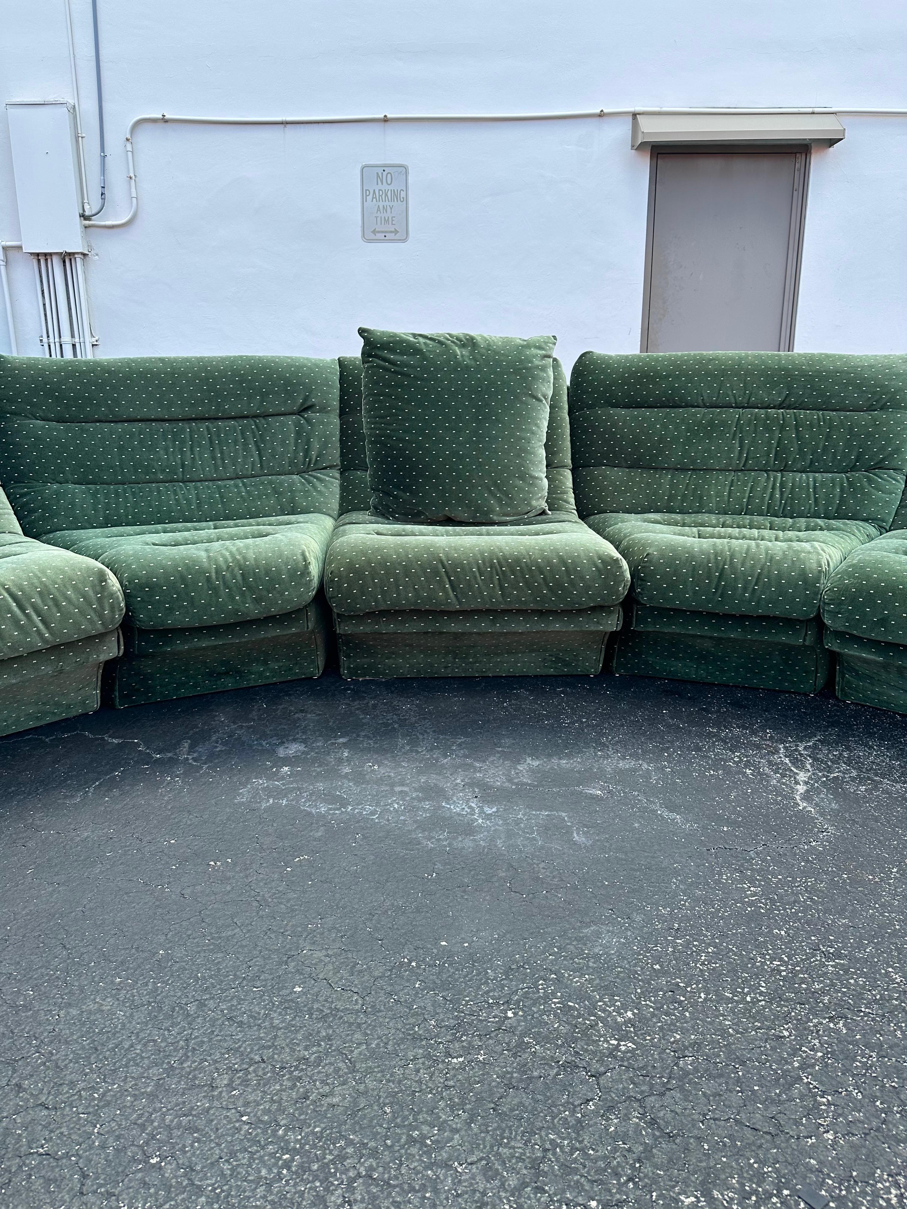1970s Modular Immaculate Curved Forest Green Chaise Sectional, Set of 8 For Sale 12