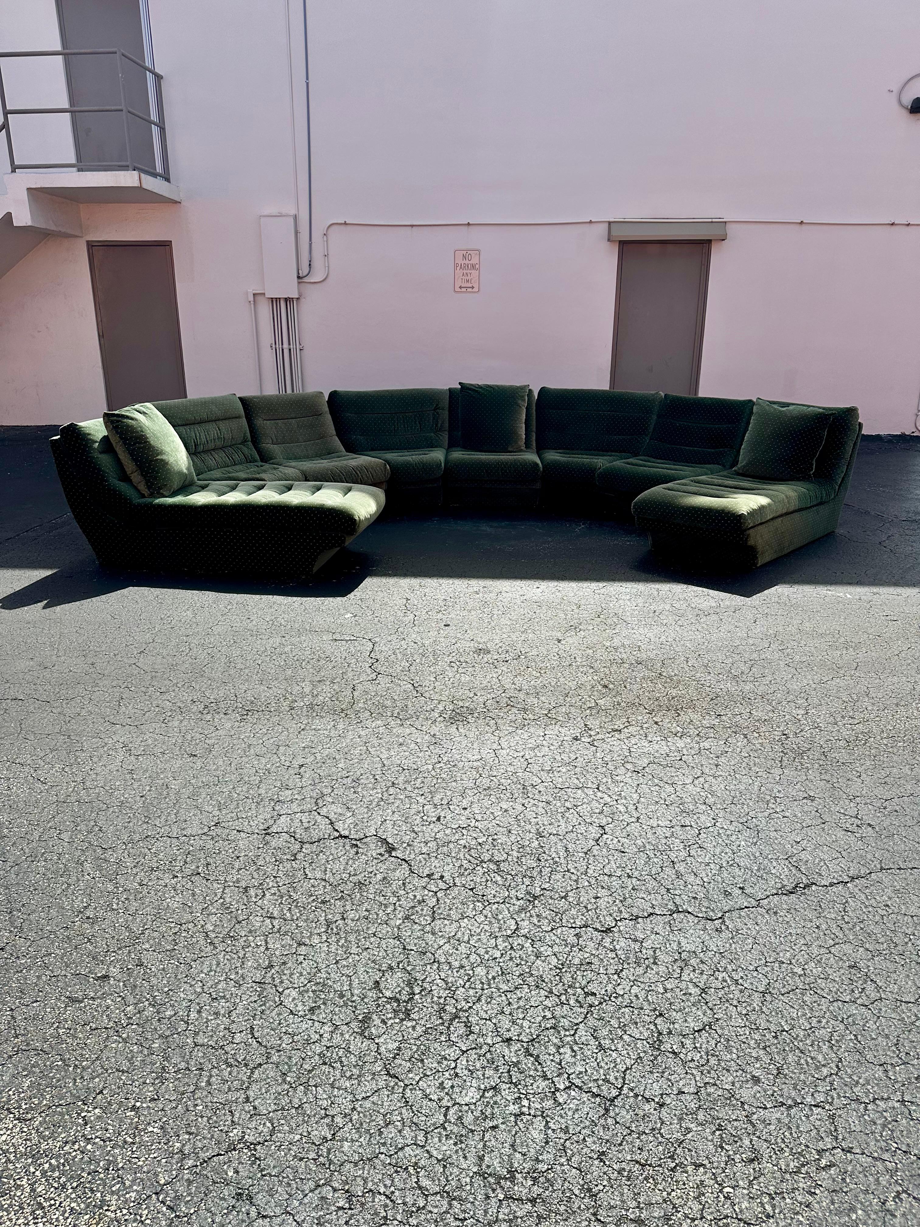 Mid-Century Modern 1970s Modular Immaculate Curved Forest Green Chaise Sectional, Set of 8 For Sale