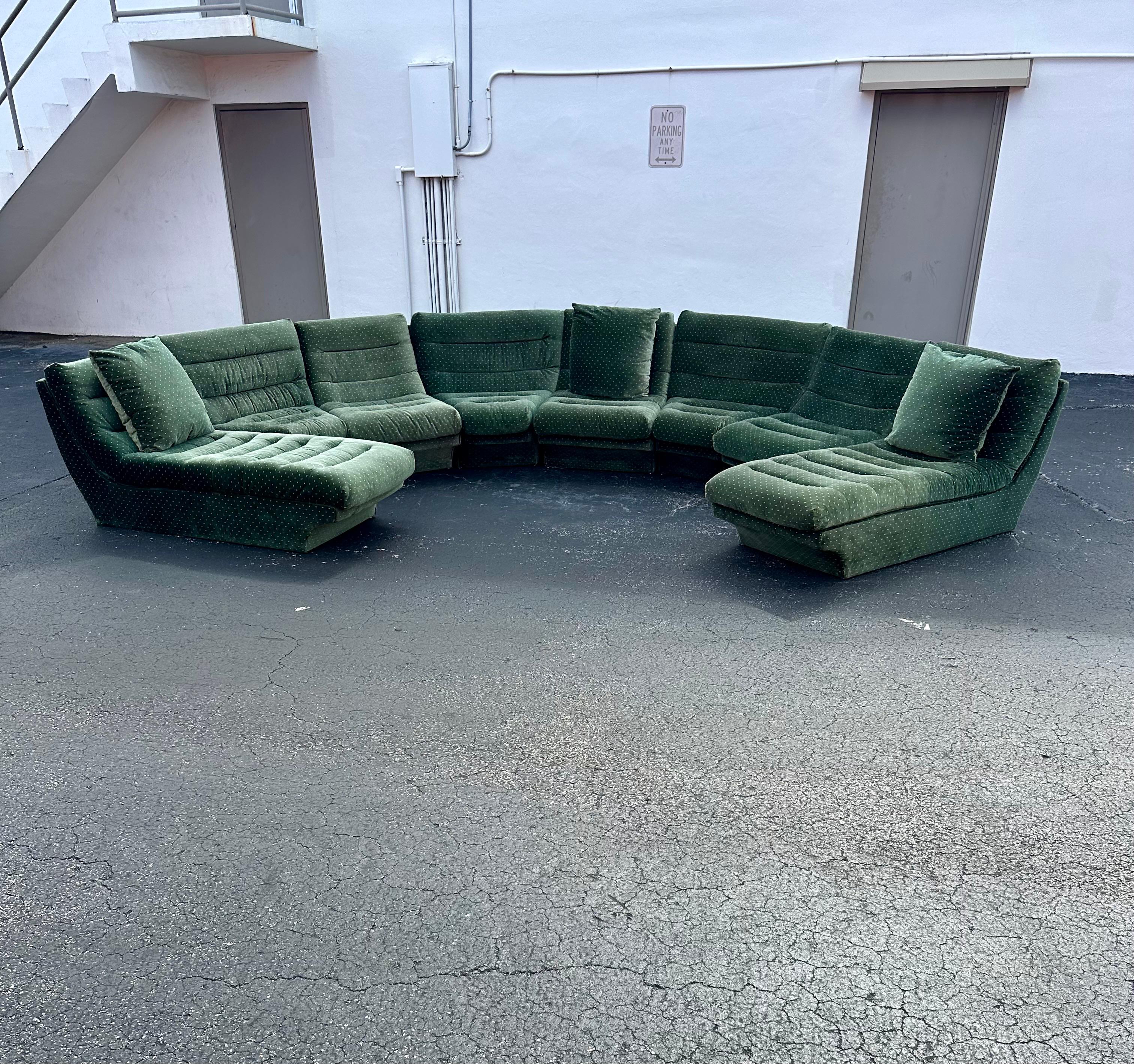 1970s Modular Immaculate Curved Forest Green Chaise Sectional, Set of 8 In Excellent Condition For Sale In Fort Lauderdale, FL
