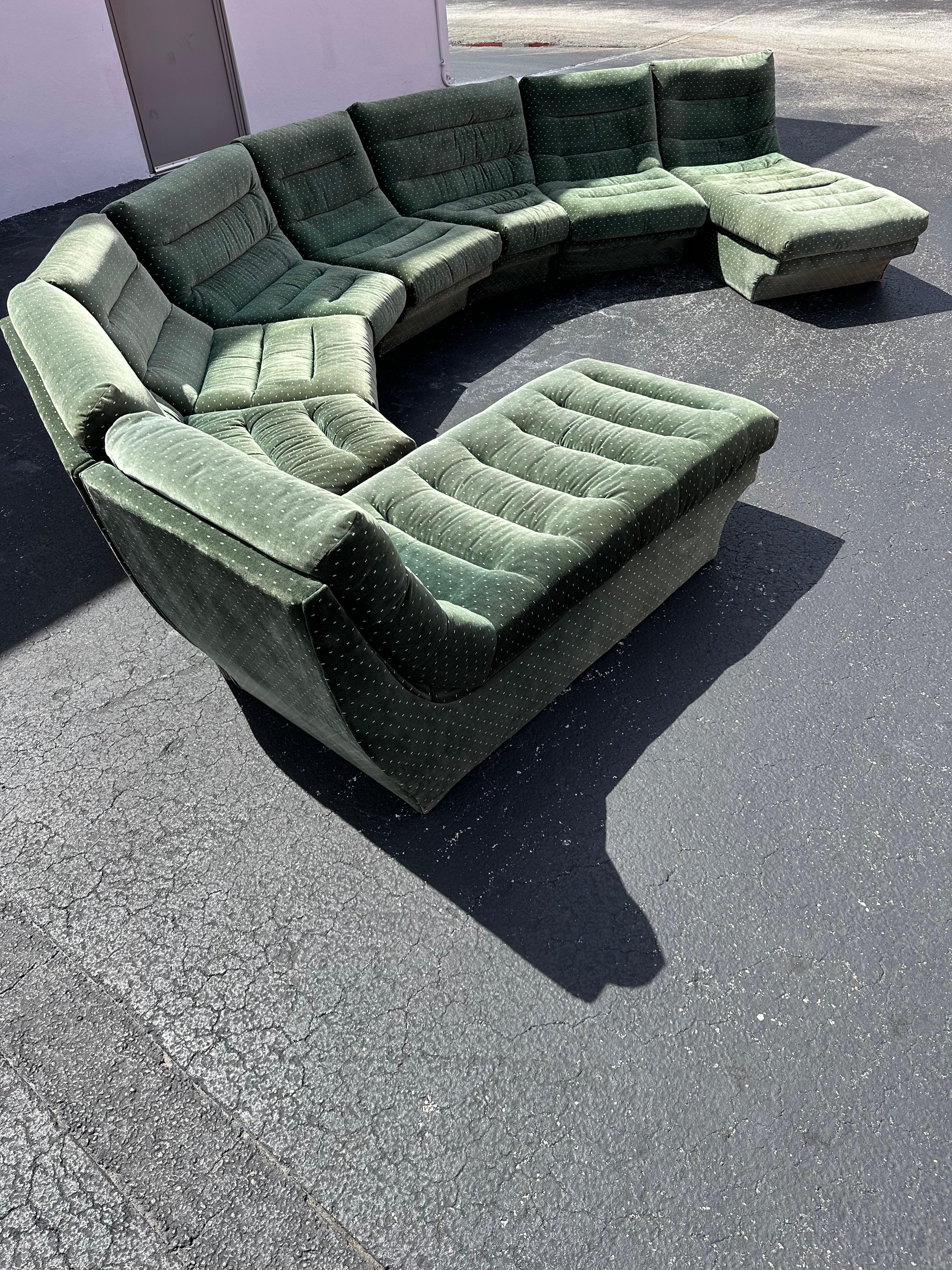 Late 20th Century 1970s Modular Immaculate Curved Forest Green Chaise Sectional, Set of 8 For Sale