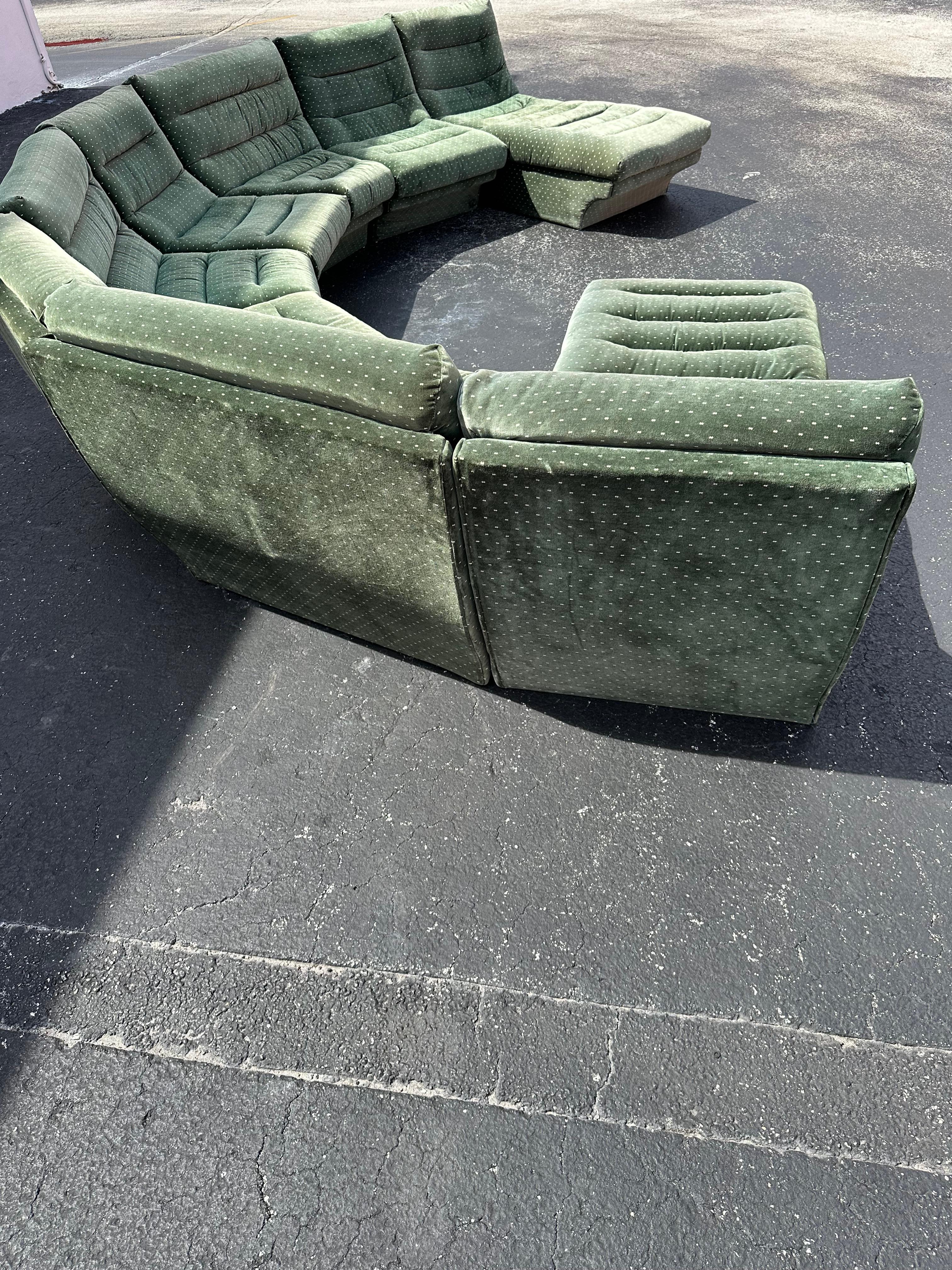 Upholstery 1970s Modular Immaculate Curved Forest Green Chaise Sectional, Set of 8 For Sale