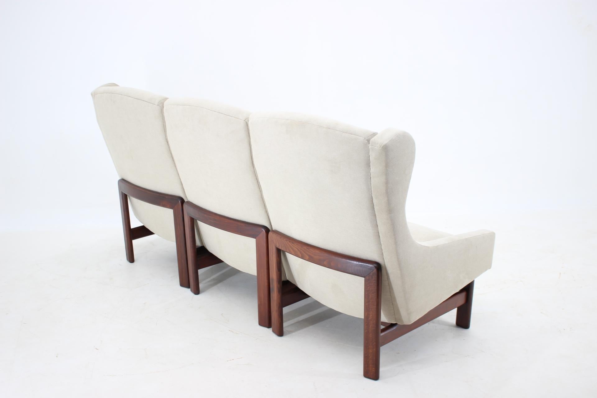 Modulares Dreisitzer-Sofa von TON, Tschechoslowakei, 1970er Jahre (Moderne der Mitte des Jahrhunderts) im Angebot