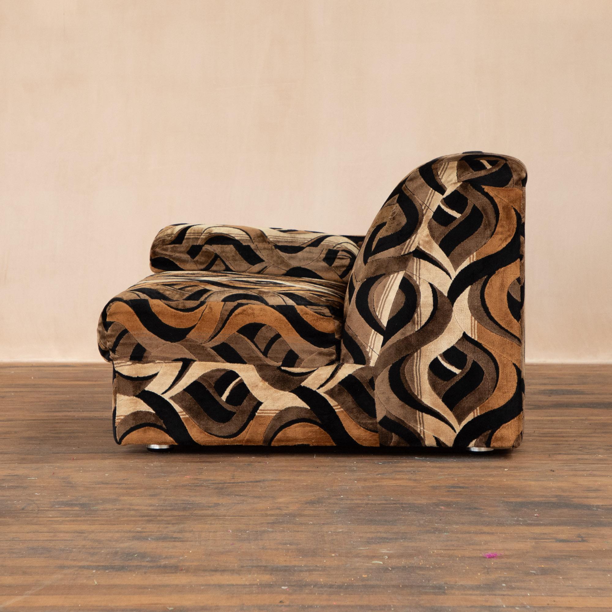 1970s modular wavy patterned sofa, ENGLENDER For Sale 10