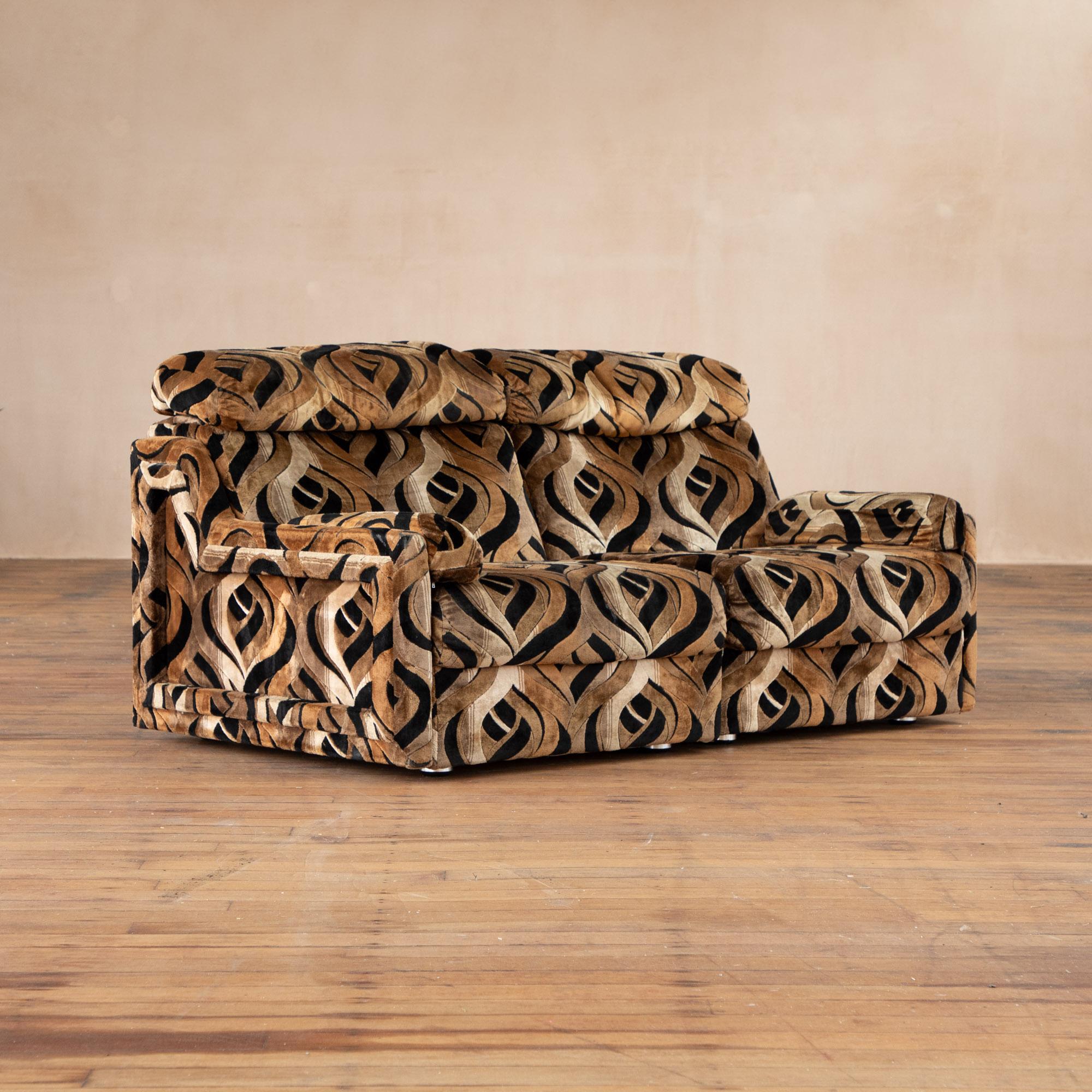 1970s modular wavy patterned sofa, ENGLENDER For Sale 11
