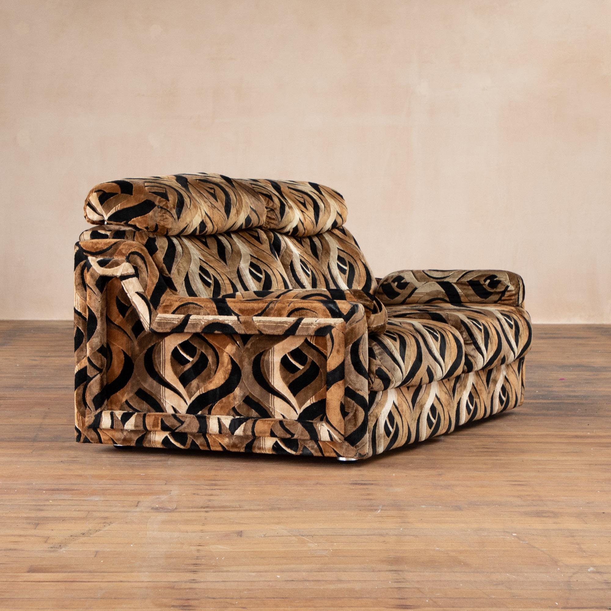 1970s modular wavy patterned sofa, ENGLENDER For Sale 13