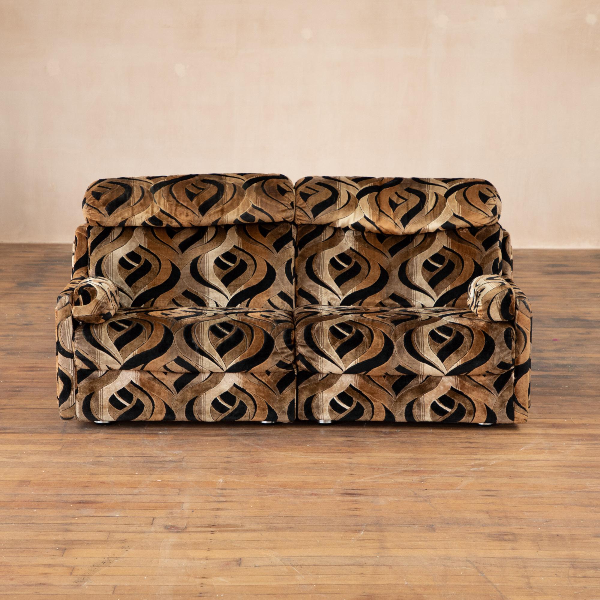 1970s modular wavy patterned sofa, ENGLENDER For Sale 1