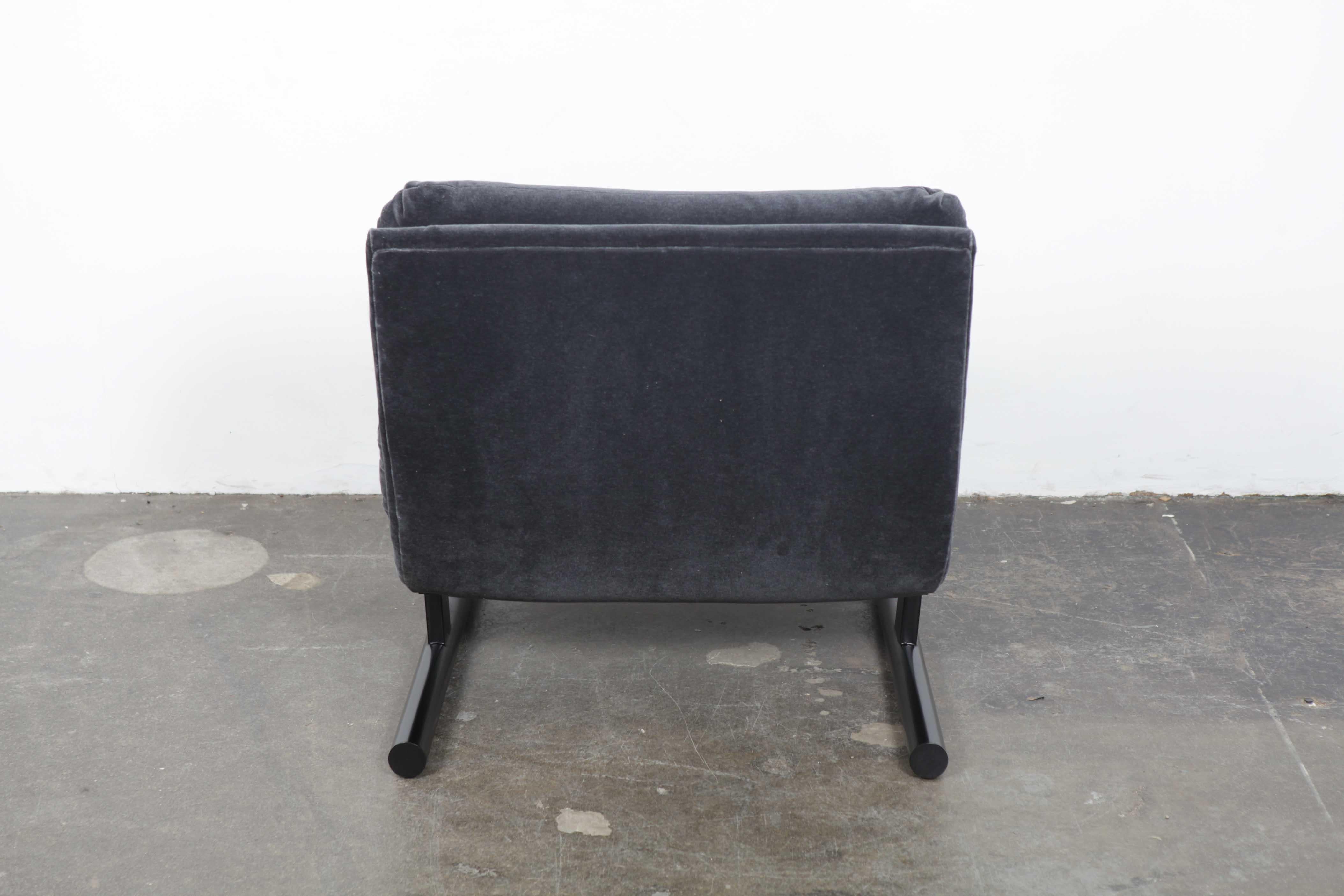 Mid-Century Modern 1970s Mohair and Black Metal Sled Base Lounge Chair, USA