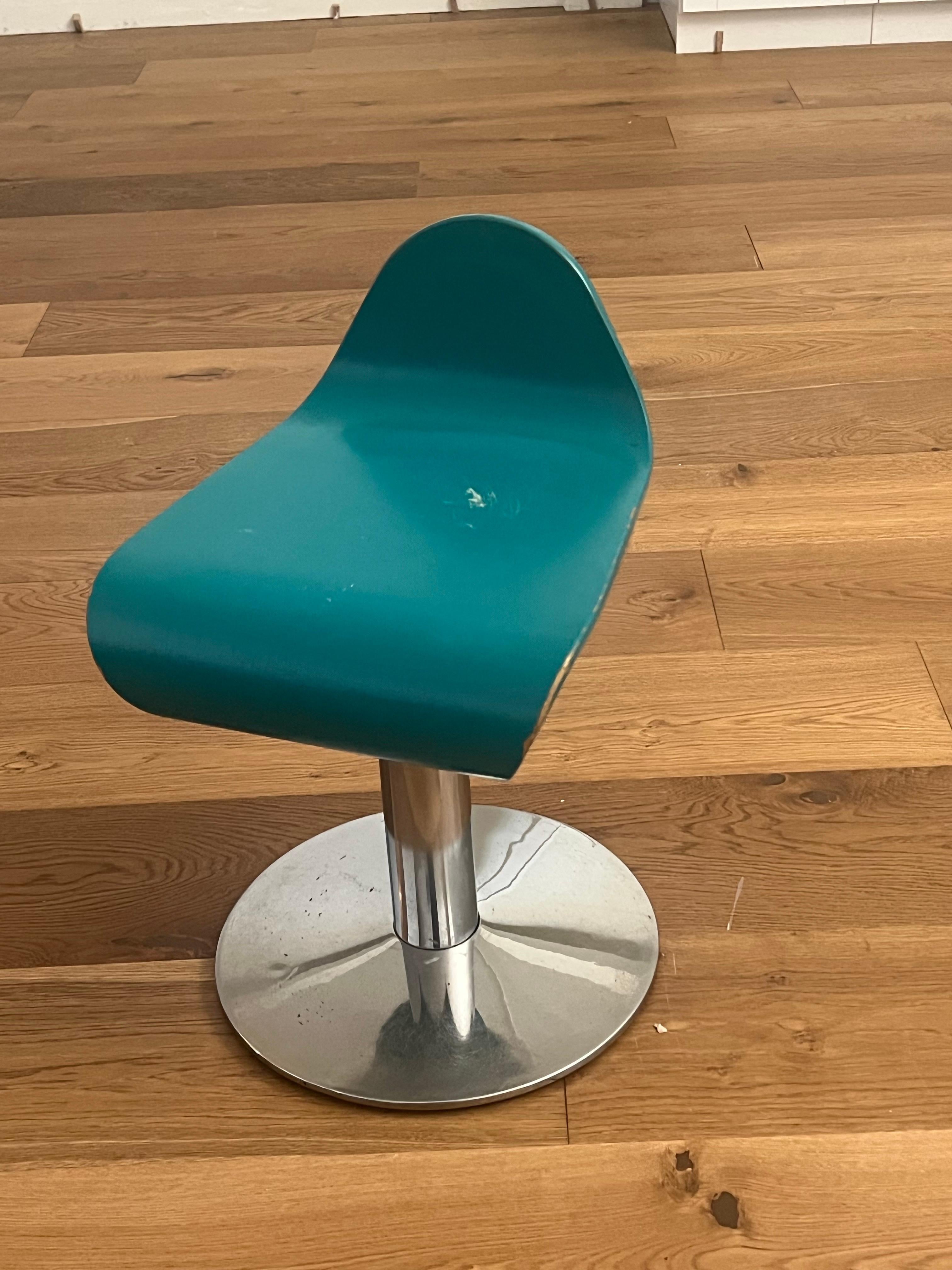 1970's Contrachapado Moldeado sobre Base de Acero Cromado Raro Taburete Danés Moderno en venta 1