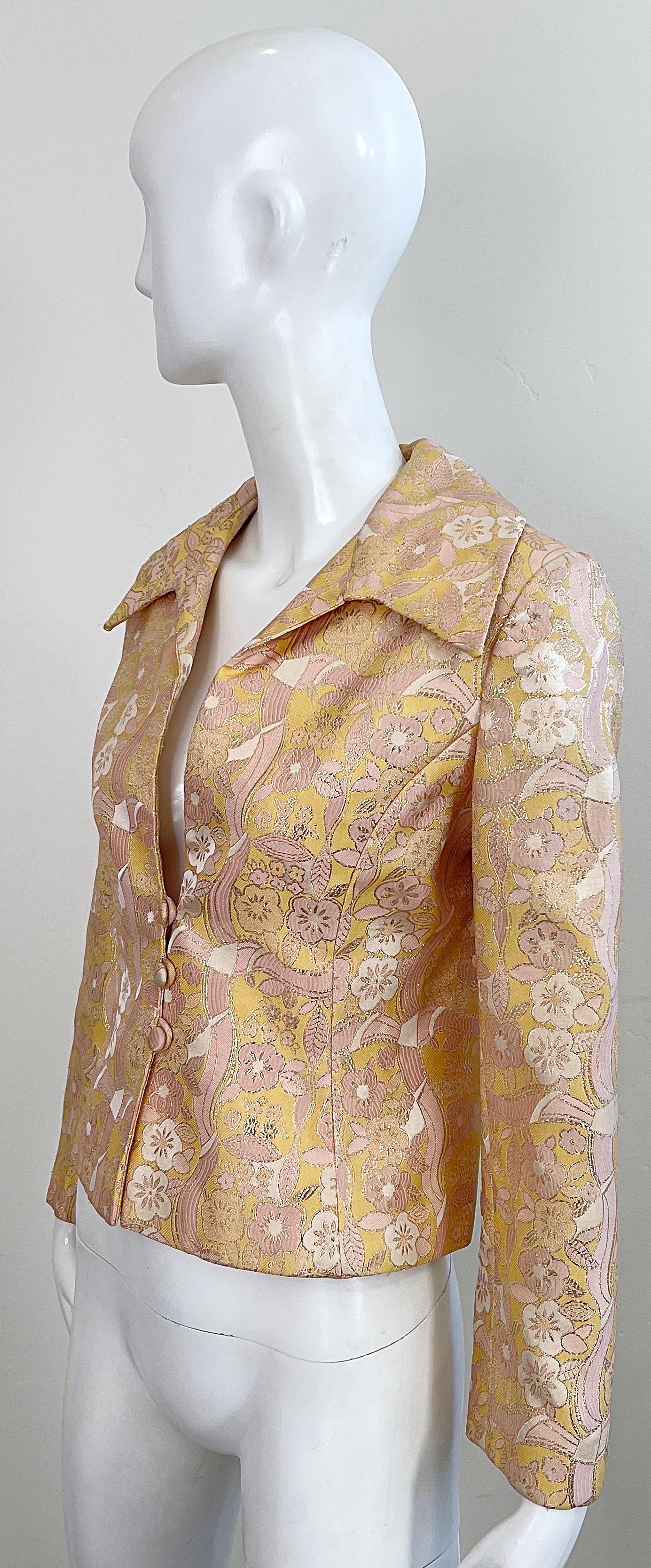 1970er Mollie Parnis Vintage 70er Jahre Hemdjacke aus Seidenbrokat in Rosa + Pfirsich + Gold  im Angebot 7