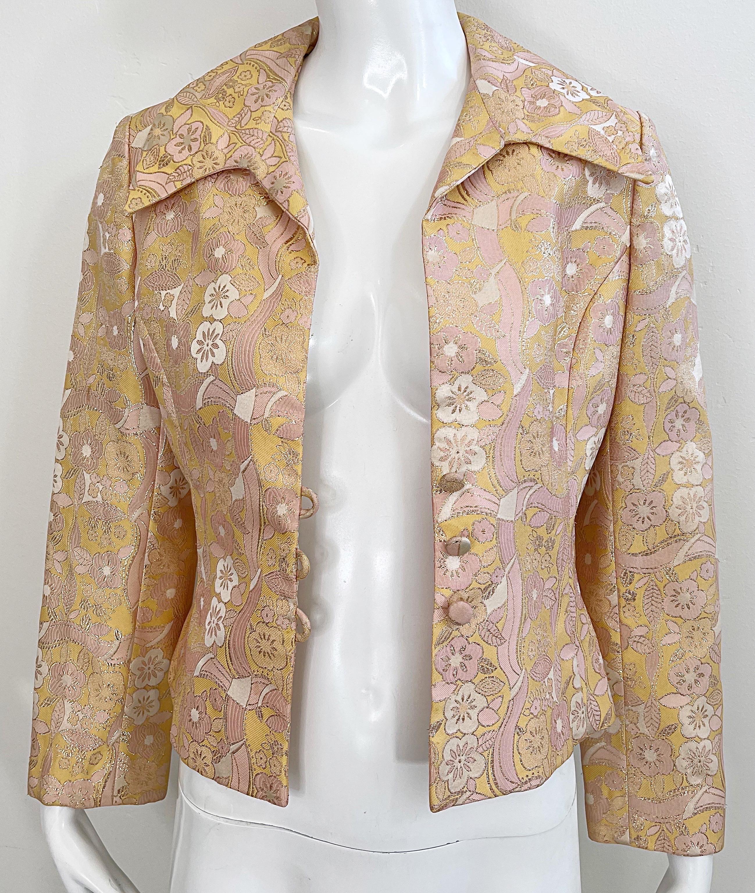 1970er Mollie Parnis Vintage 70er Jahre Hemdjacke aus Seidenbrokat in Rosa + Pfirsich + Gold  im Angebot 9