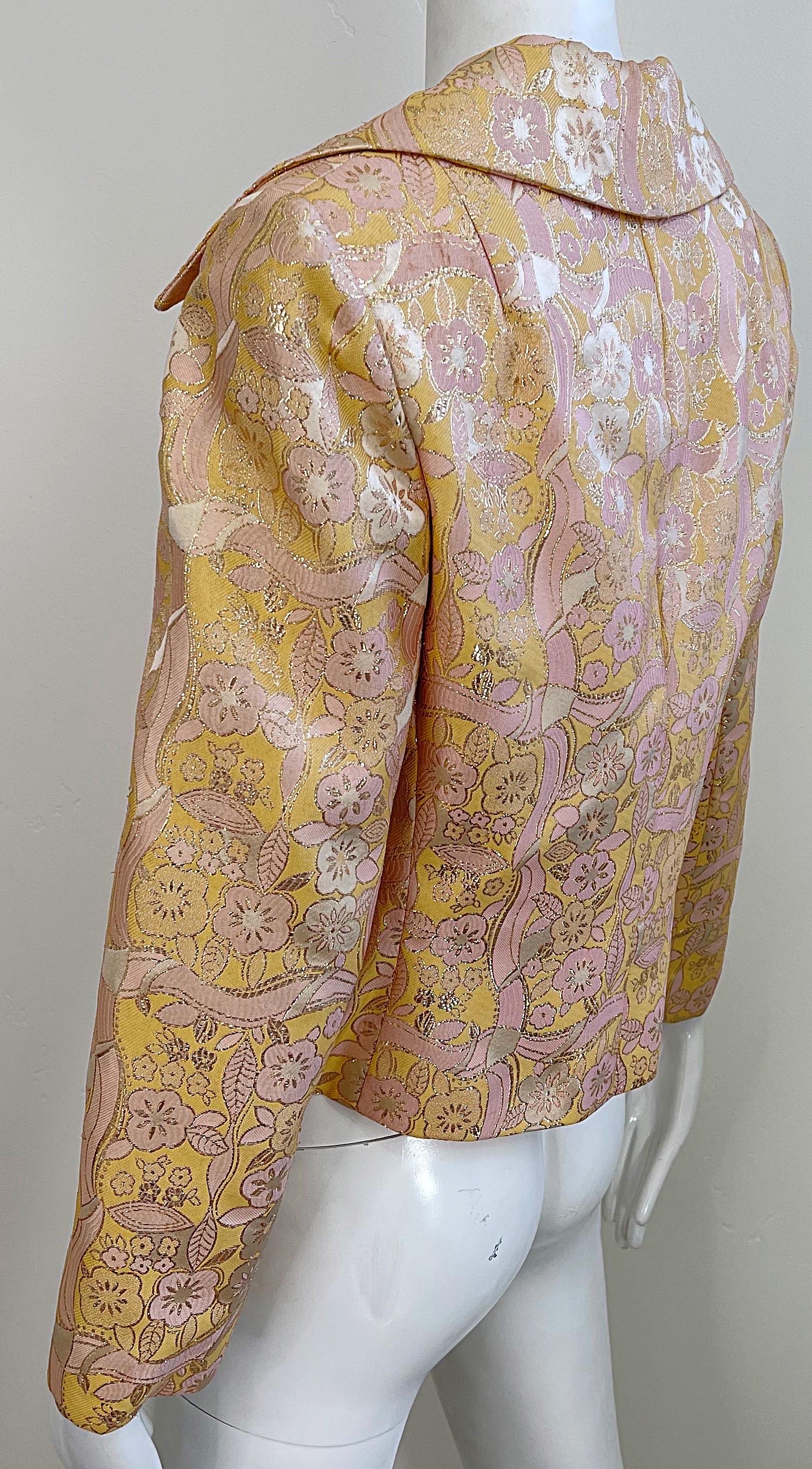 1970er Mollie Parnis Vintage 70er Jahre Hemdjacke aus Seidenbrokat in Rosa + Pfirsich + Gold  im Angebot 10