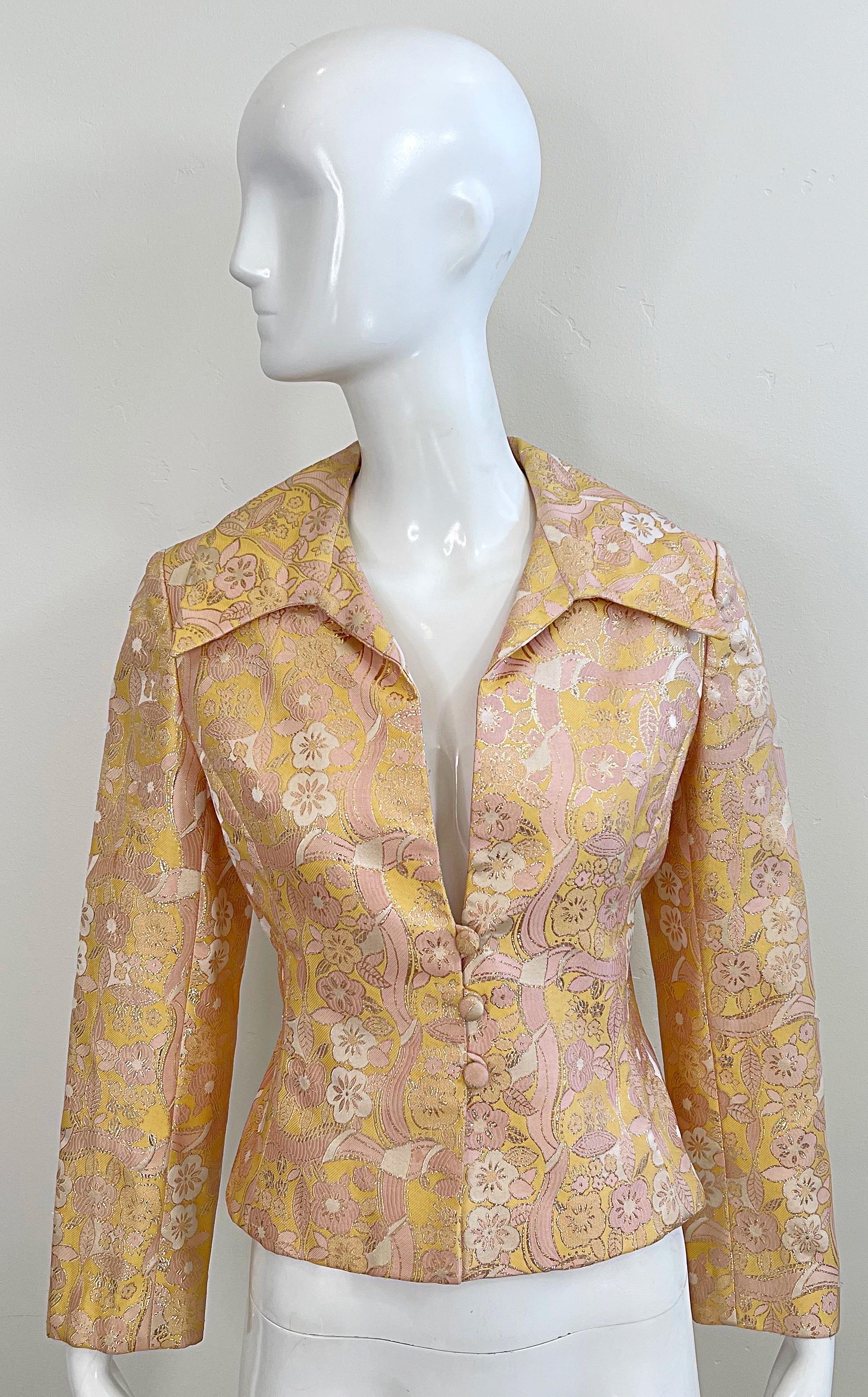 1970er Mollie Parnis Vintage 70er Jahre Hemdjacke aus Seidenbrokat in Rosa + Pfirsich + Gold  im Angebot 4