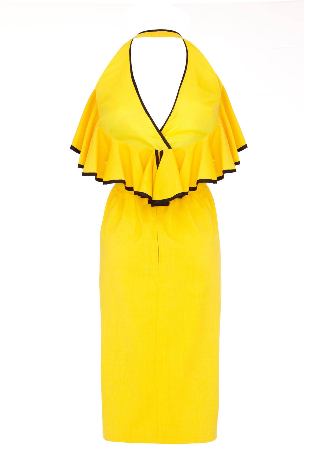This striking 1970s or late 1960s linen blend halter neck dress in yellow is by celebrated US designer Mollie Parnis, who's designs were popularised by no less than 5 of Americas first ladies - Mamie Eisenhower, Lady Bird Johnson, Pat Nixon, Betty