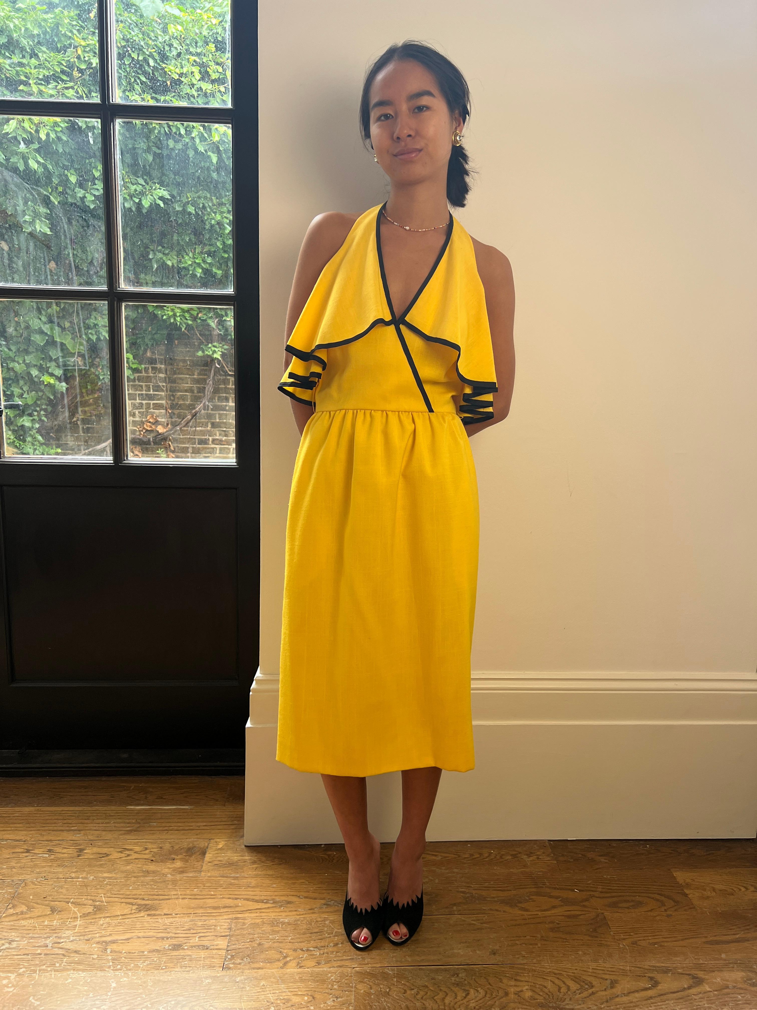 1970s Mollie Parnis Yellow & Black Halterneck Ruffle Dress For Sale 2