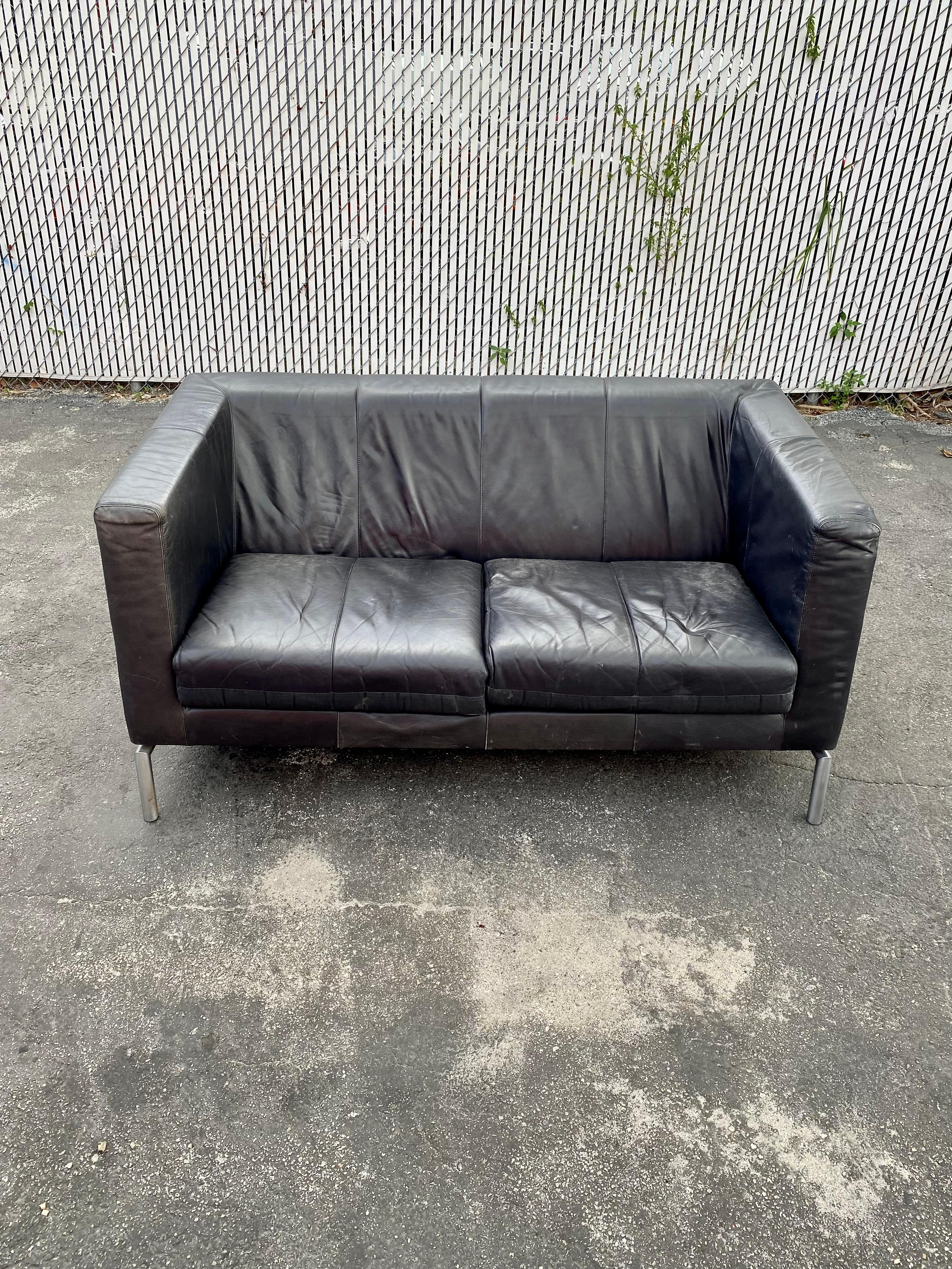 1970s Montis Chrome Black Leather Wegner Style Loveseat Sofa In Good Condition For Sale In Fort Lauderdale, FL