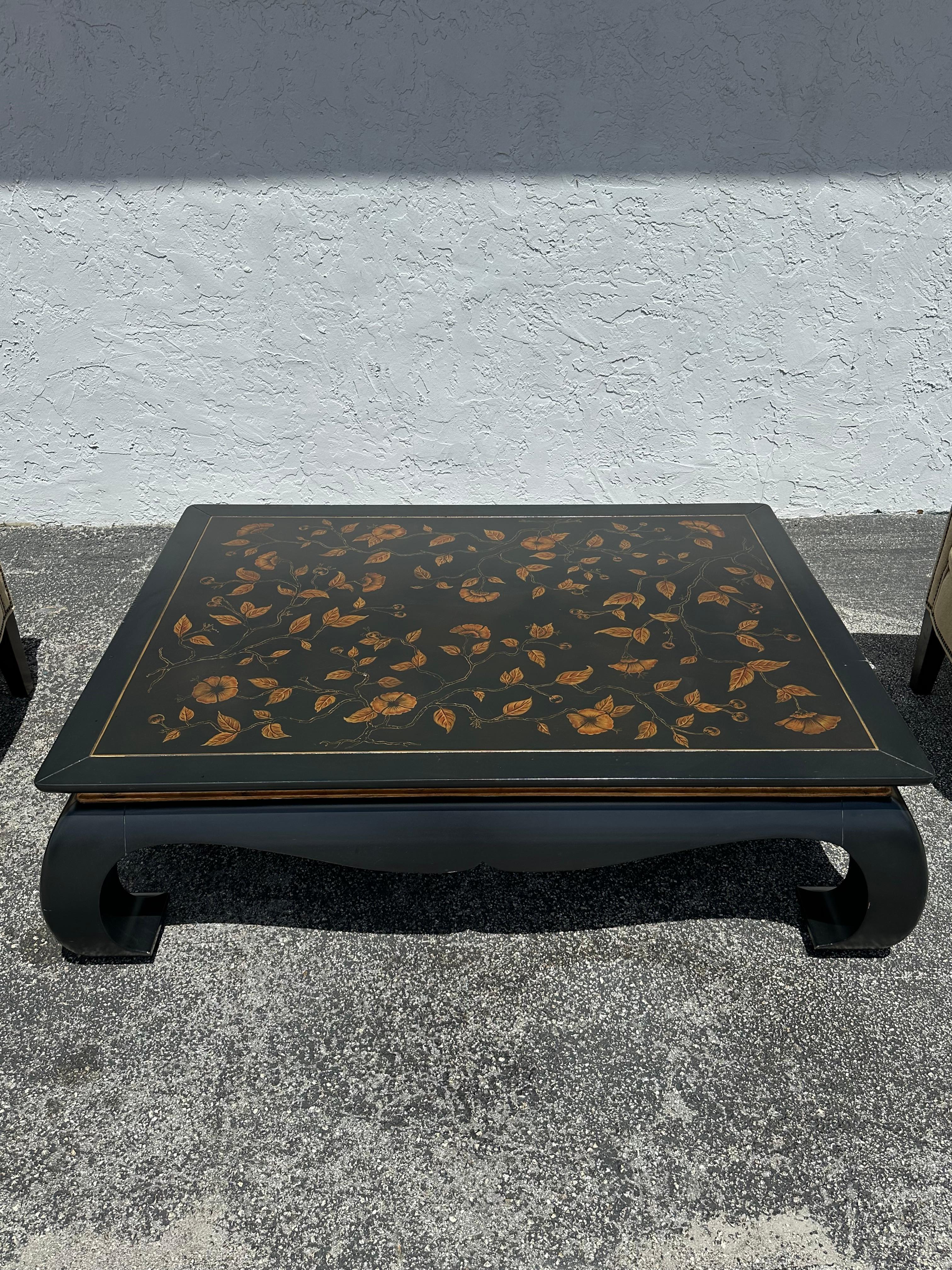 Mesa de centro Chinoiserie monumental estilo botánico pintada de ébano de los años 70 en venta 4