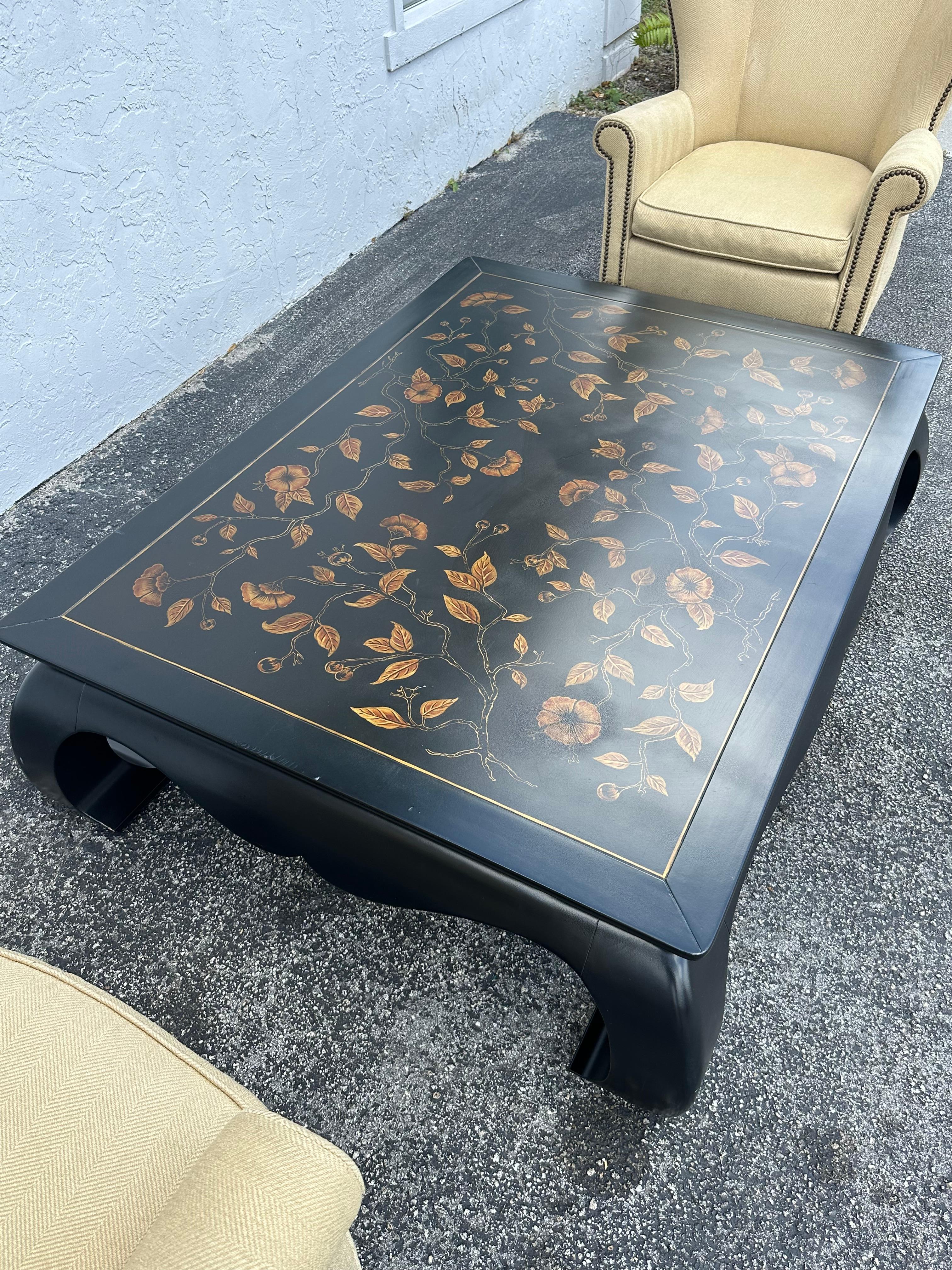 Mesa de centro Chinoiserie monumental estilo botánico pintada de ébano de los años 70 en Bueno estado para la venta en Fort Lauderdale, FL