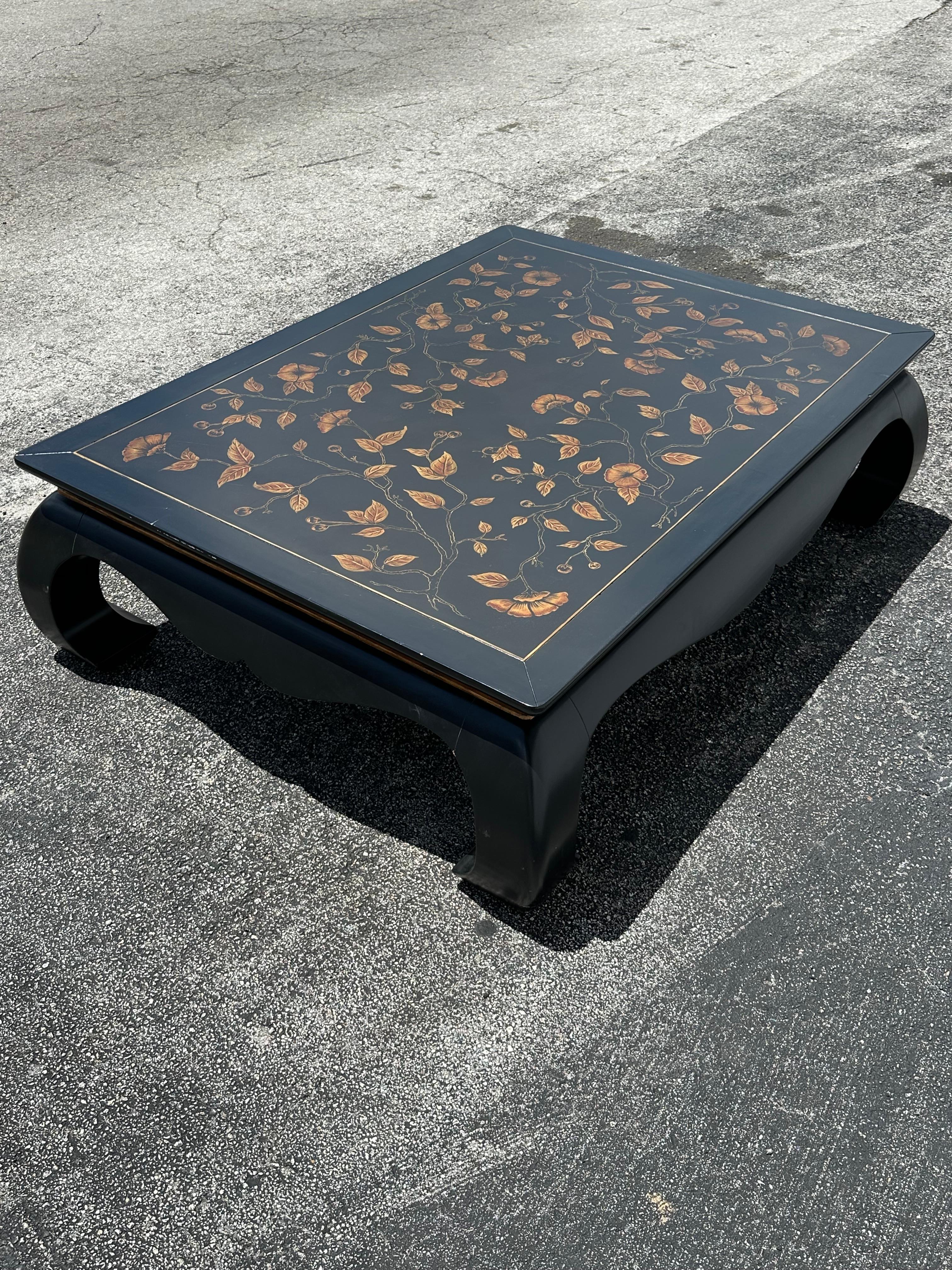 Mesa de centro Chinoiserie monumental estilo botánico pintada de ébano de los años 70 Madera en venta