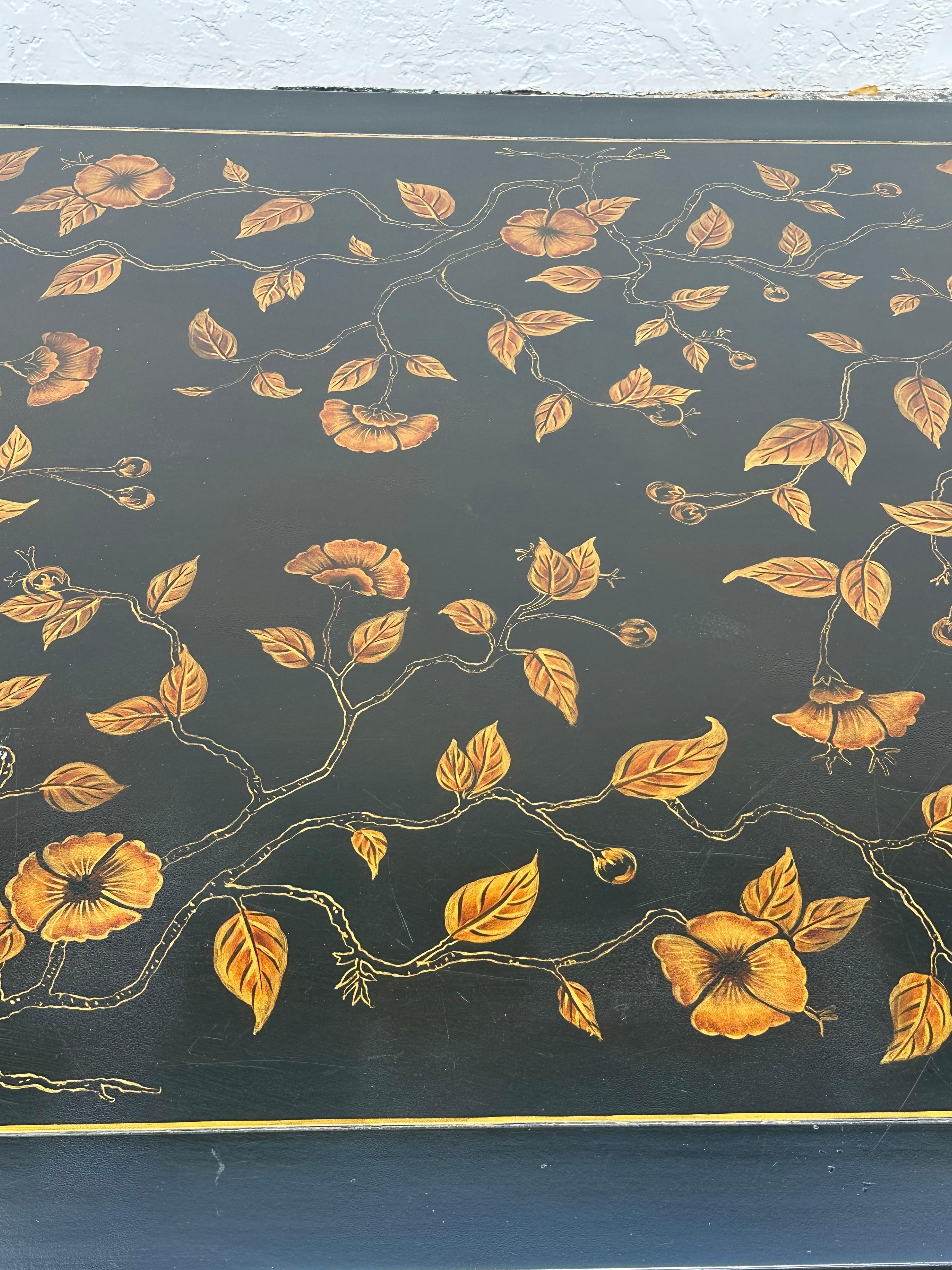 Mesa de centro Chinoiserie monumental estilo botánico pintada de ébano de los años 70 en venta 2