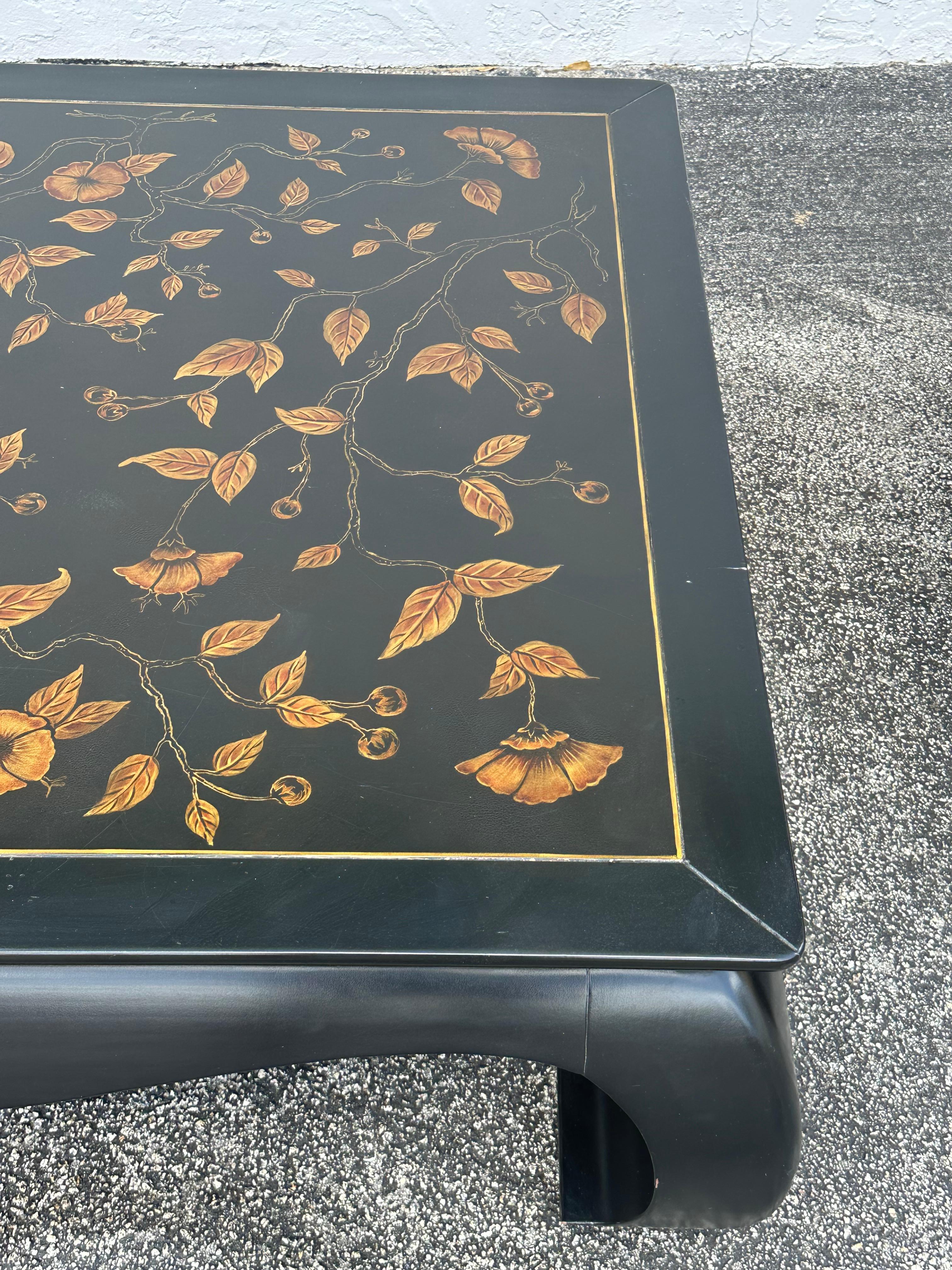 Mesa de centro Chinoiserie monumental estilo botánico pintada de ébano de los años 70 en venta 3