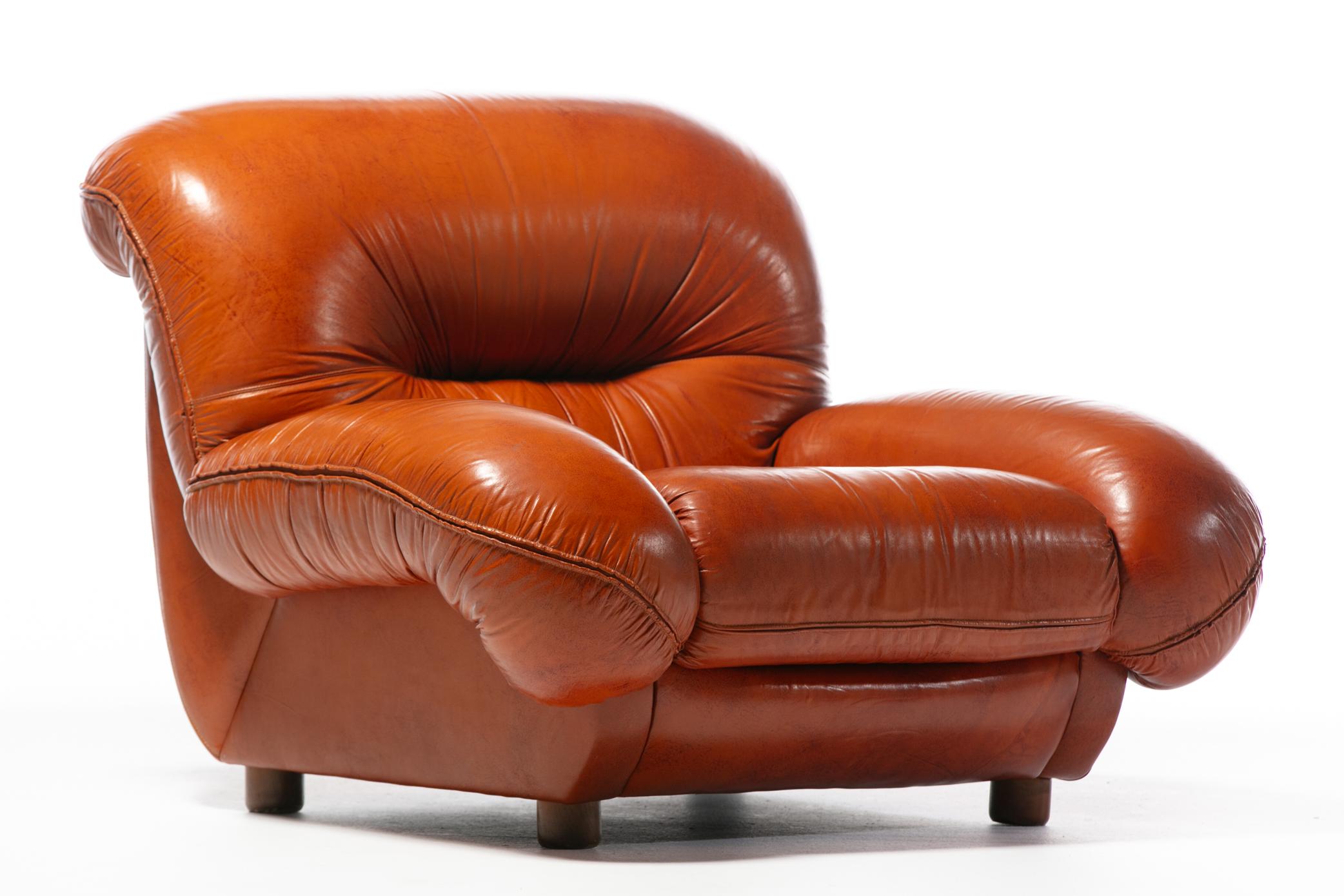 1970s Monumental Italian Boxing Glove Lounge Chairs in Cognac Leather For Sale 8