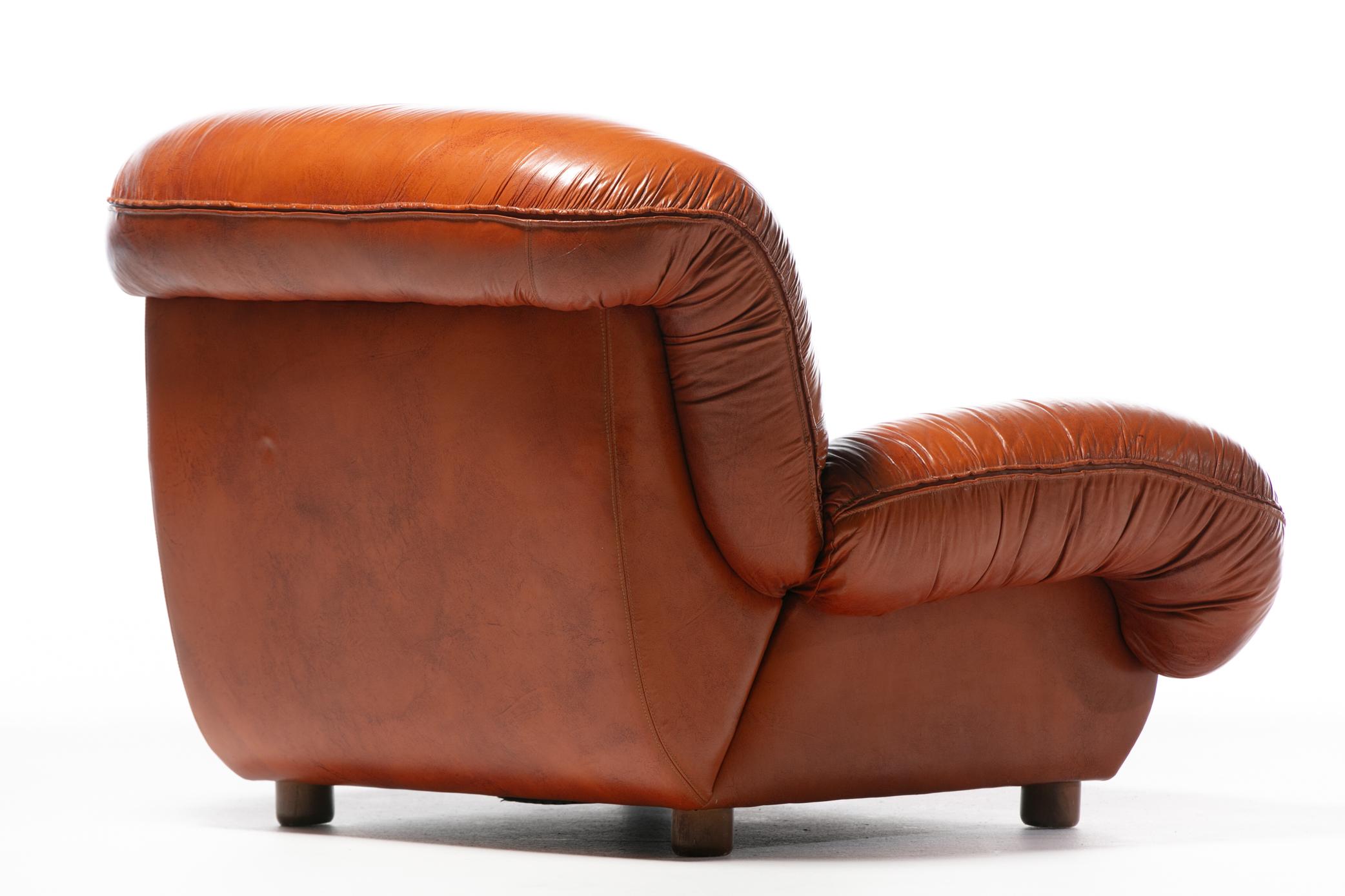 1970s Monumental Italian Boxing Glove Lounge Chairs in Cognac Leather For Sale 10