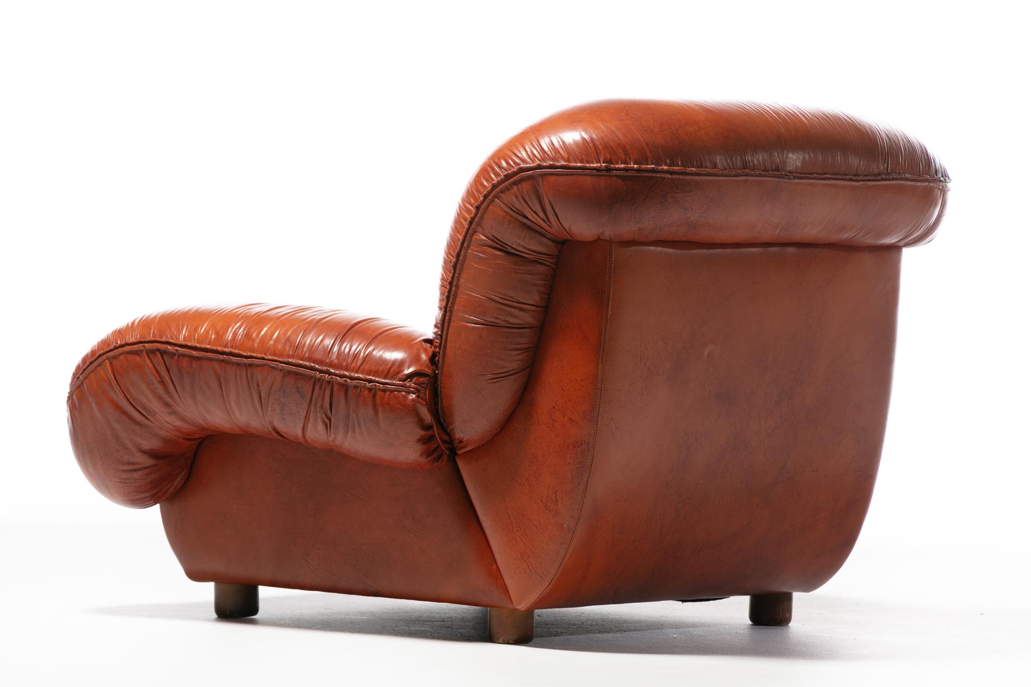 1970s Monumental Italian Boxing Glove Lounge Chairs in Cognac Leather For Sale 12
