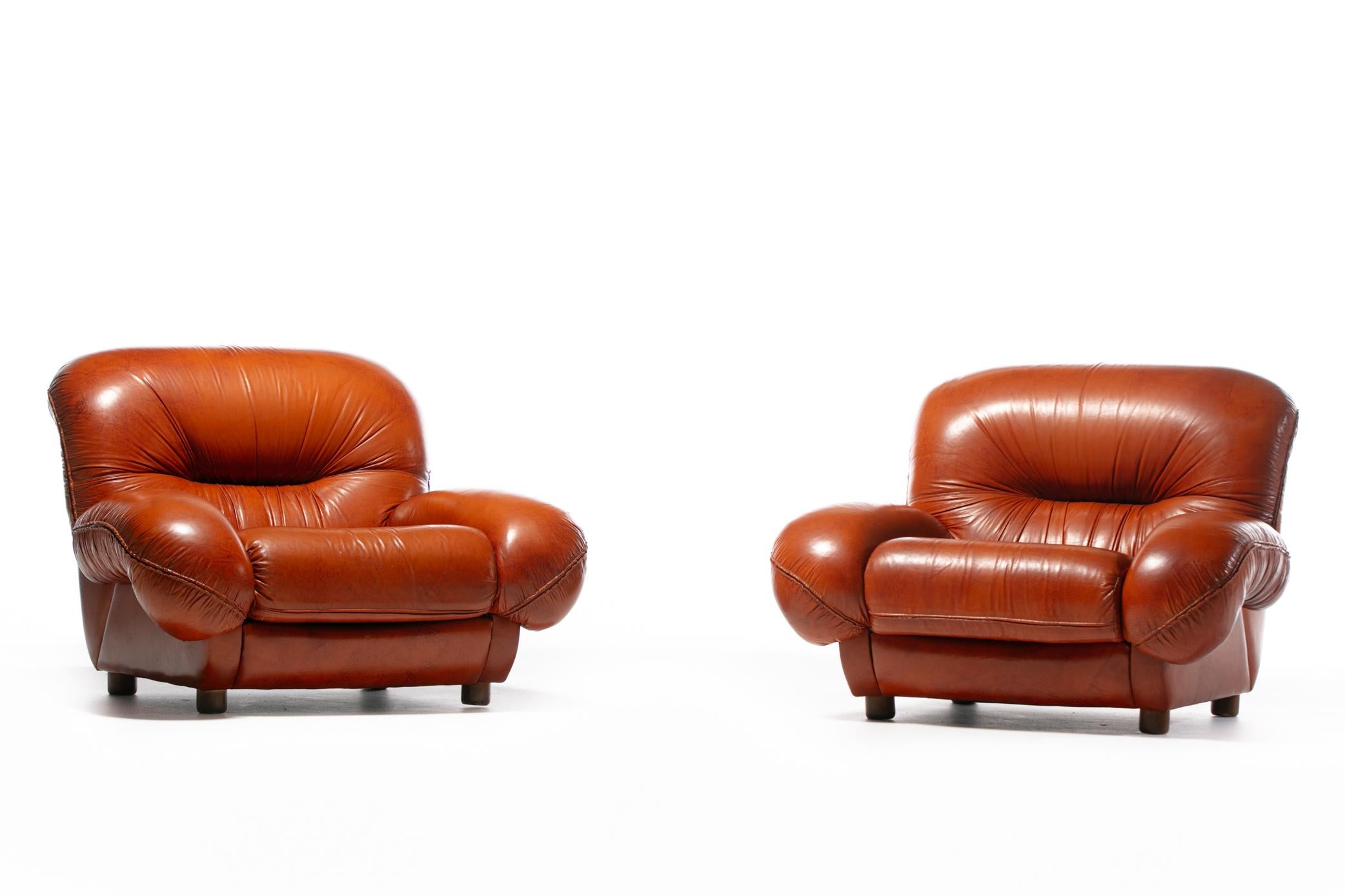 Mid-Century Modern 1970s Monumental Italian Boxing Glove Lounge Chairs in Cognac Leather For Sale