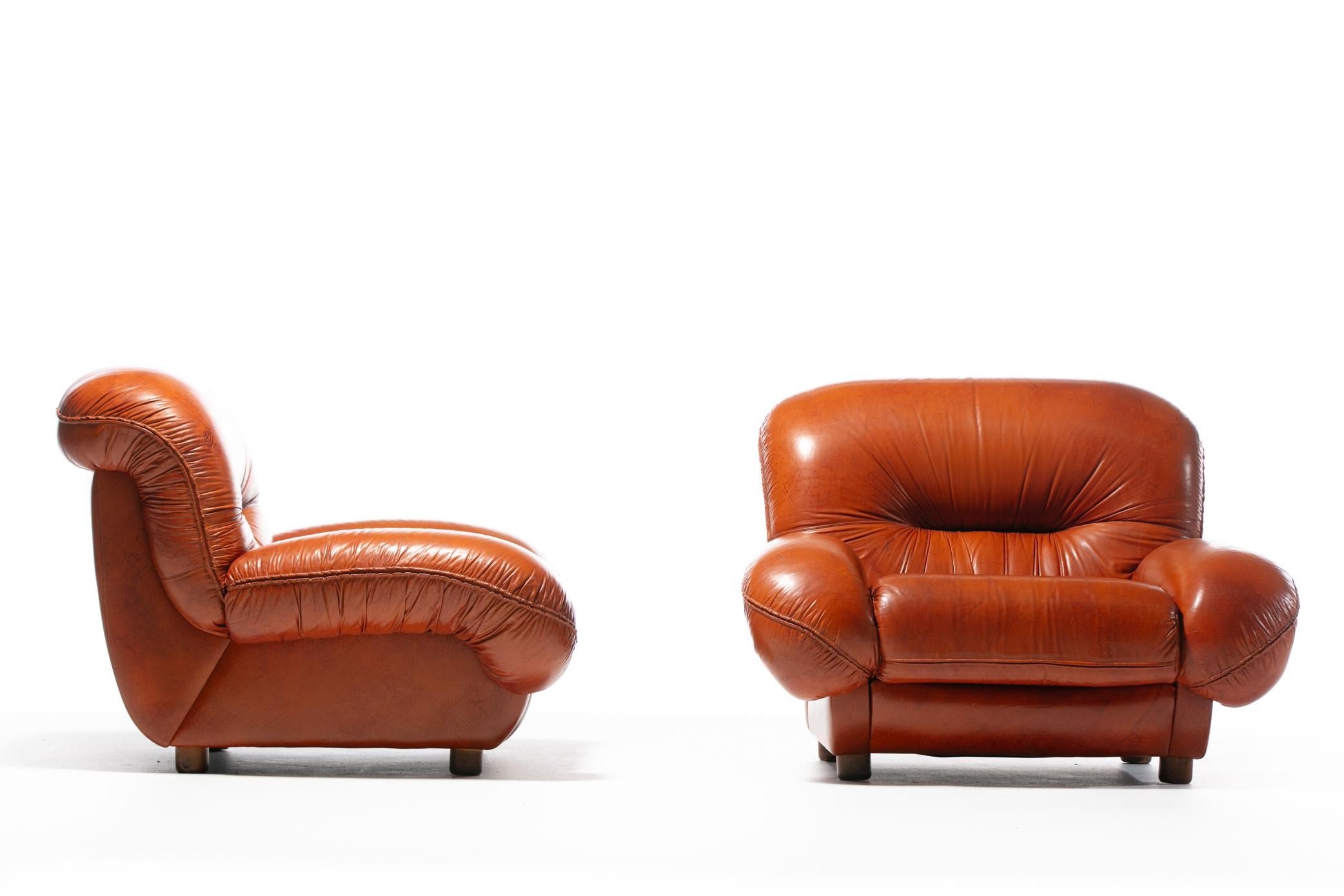 1970s Monumental Italian Boxing Glove Lounge Chairs in Cognac Leather In Good Condition For Sale In Saint Louis, MO