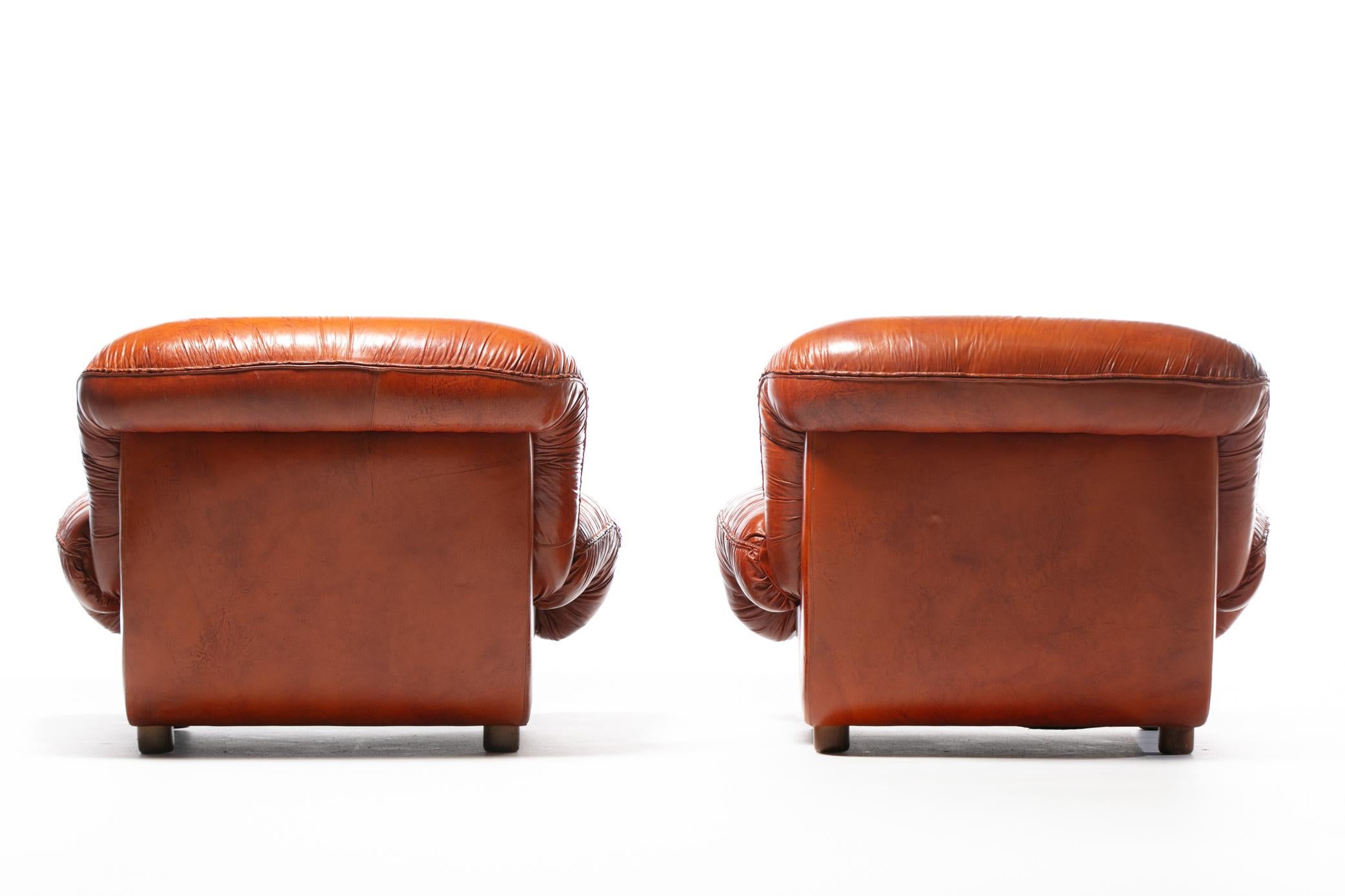 1970s Monumental Italian Boxing Glove Lounge Chairs in Cognac Leather For Sale 1