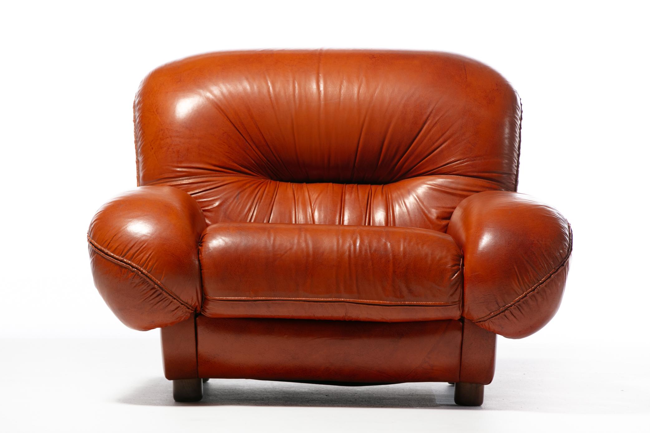 1970s Monumental Italian Boxing Glove Lounge Chairs in Cognac Leather For Sale 2